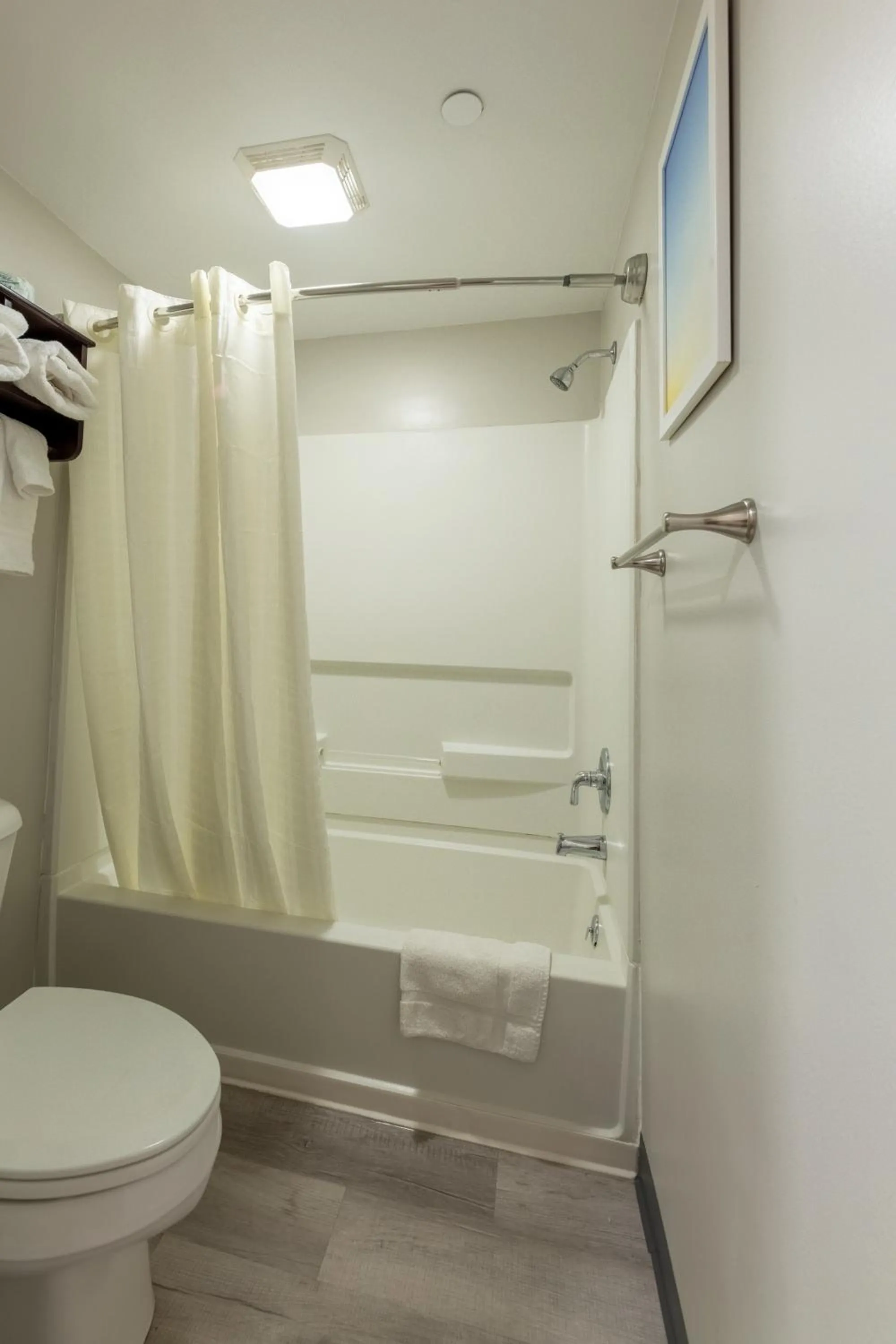 Bathroom in Lock Haven Grandview Hotel