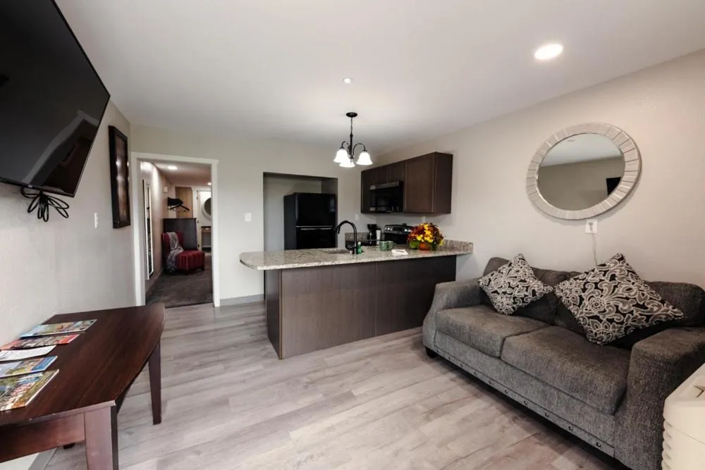 Living room in Lock Haven Grandview Hotel