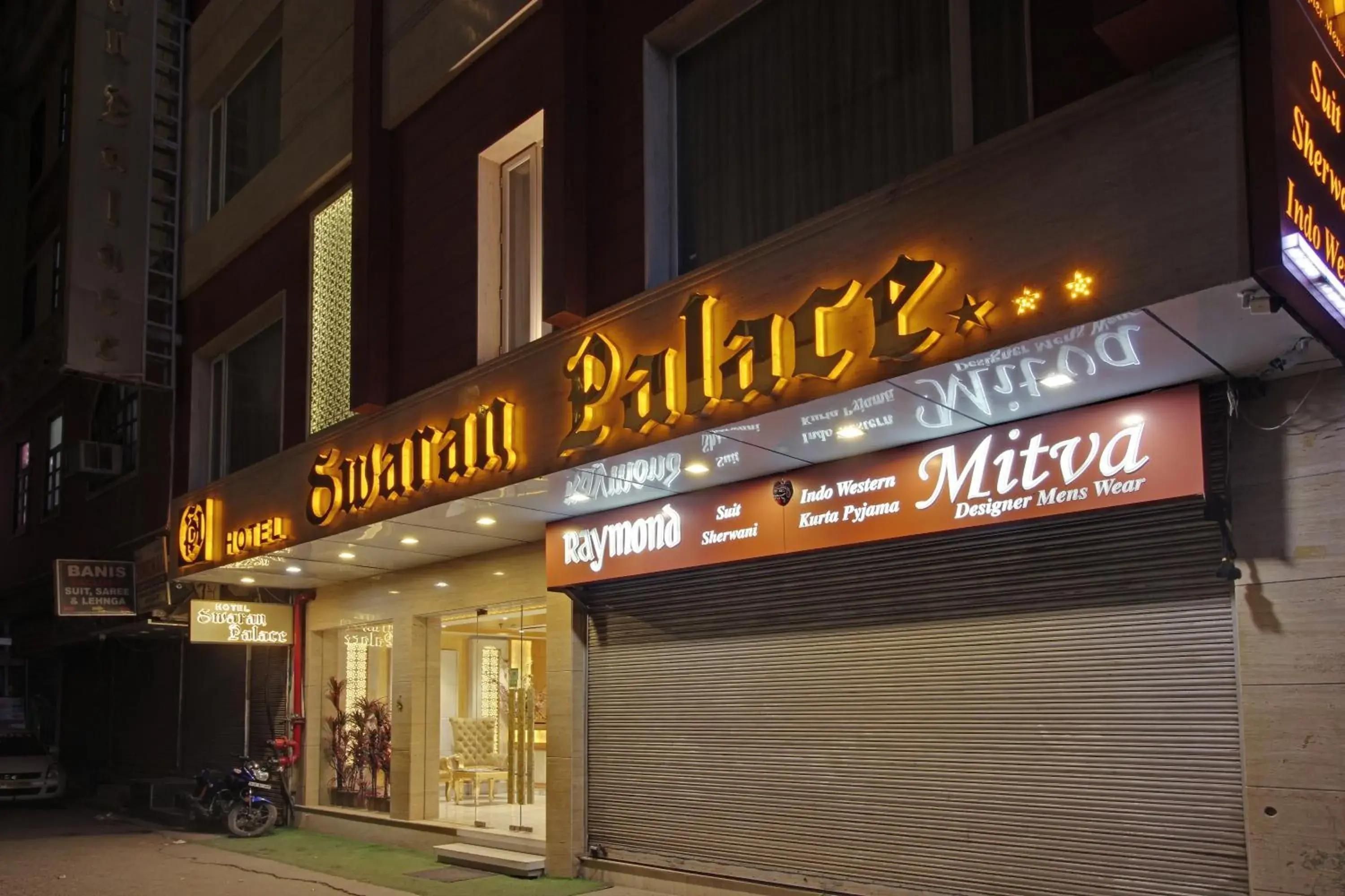 Facade/entrance in Hotel Swaran Palace Facade/entrance in Hotel Swaran Palace