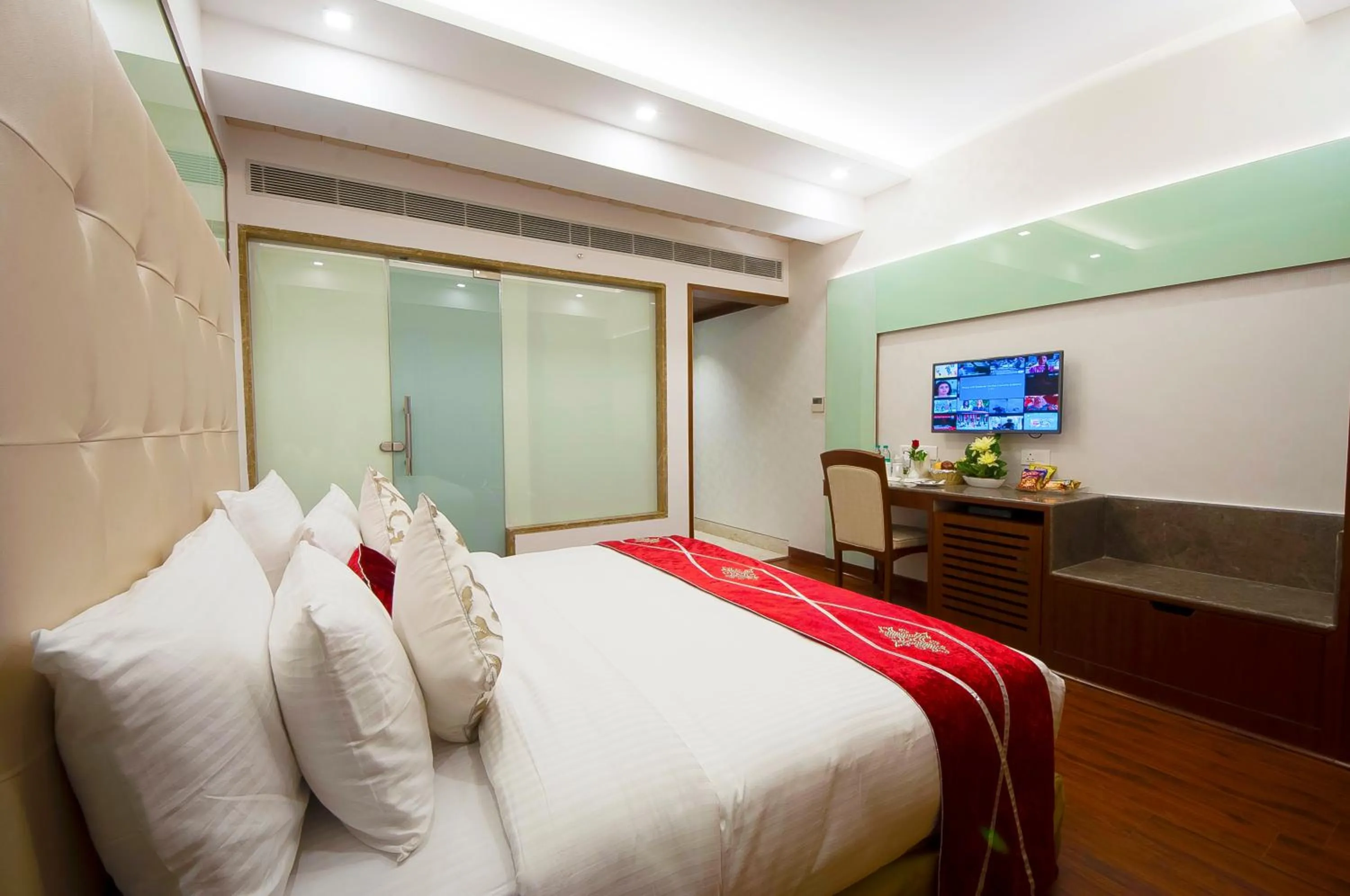 Bed in Hotel Swaran Palace