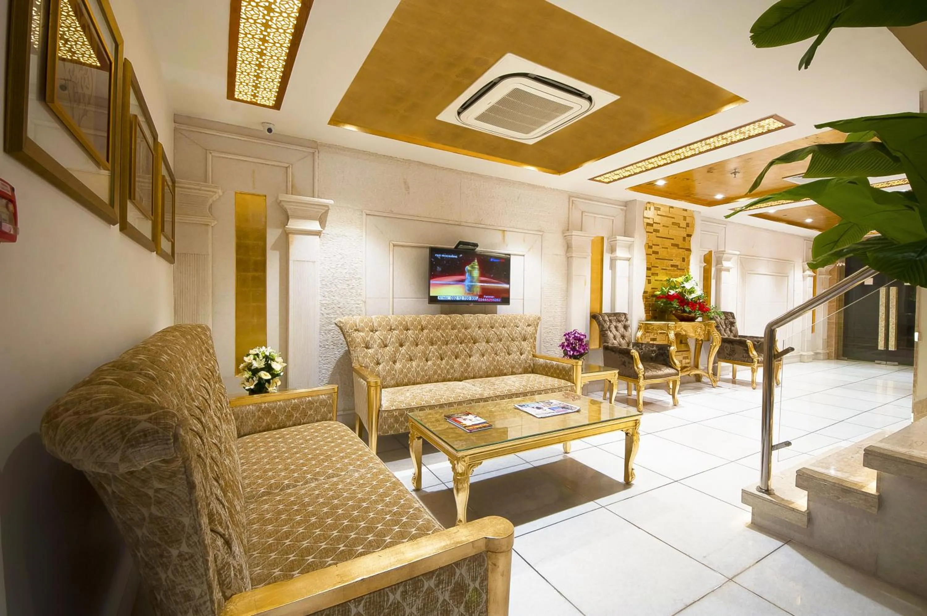 Lobby or reception in Hotel Swaran Palace