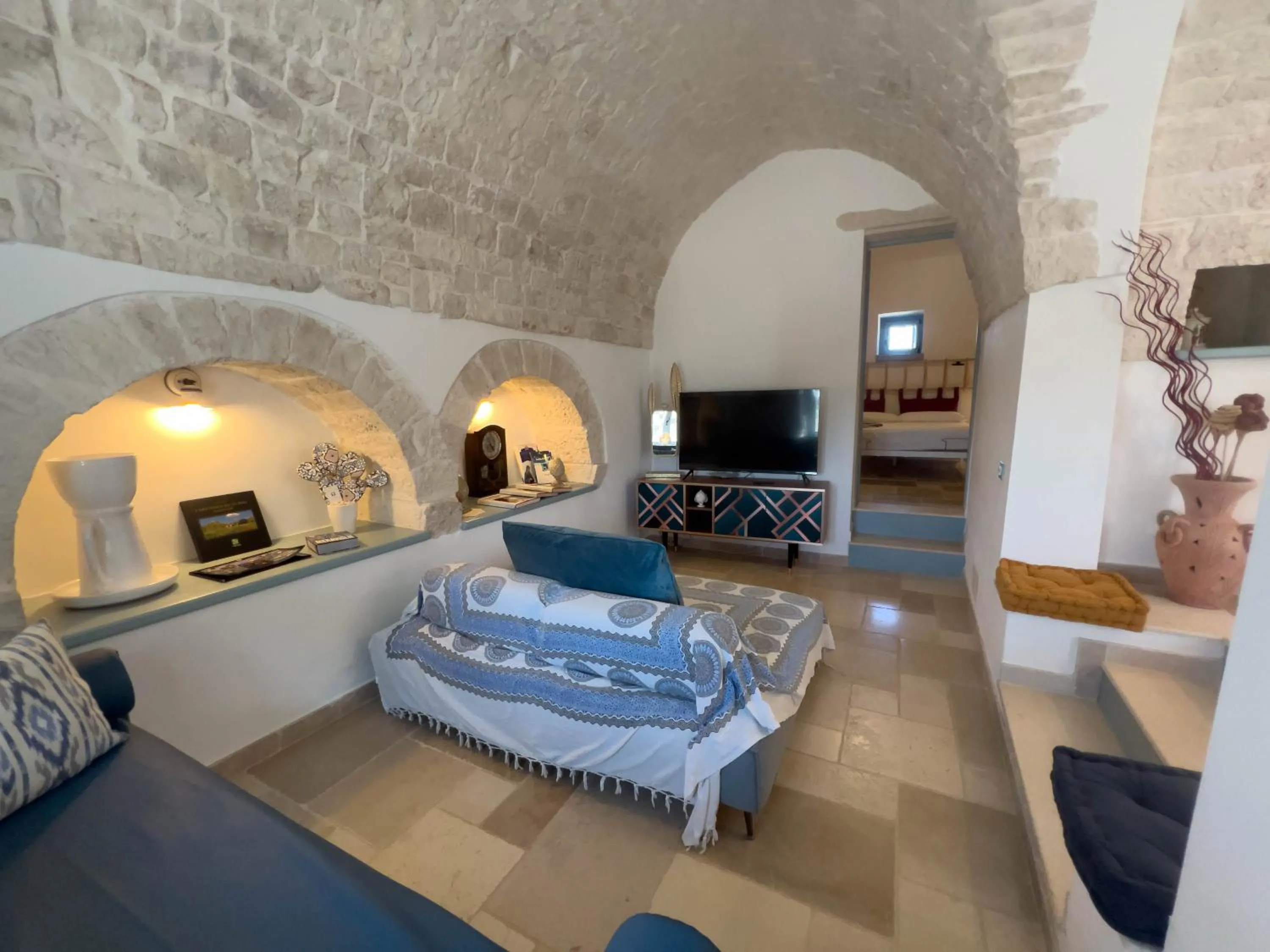 Communal lounge/ TV room, Bed in Trullo Dimora Podere Papilio