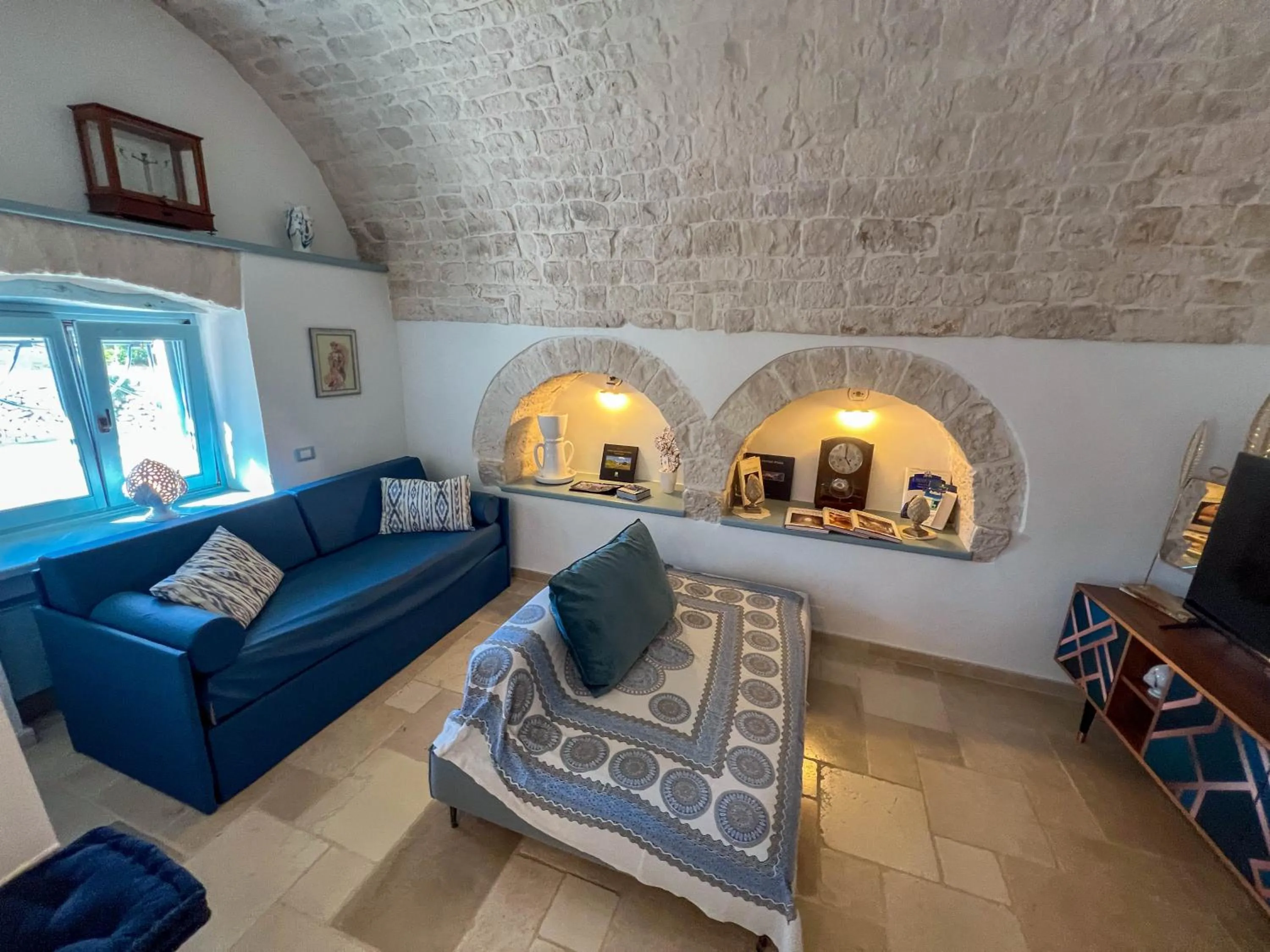 Communal lounge/ TV room, Bed in Trullo Dimora Podere Papilio