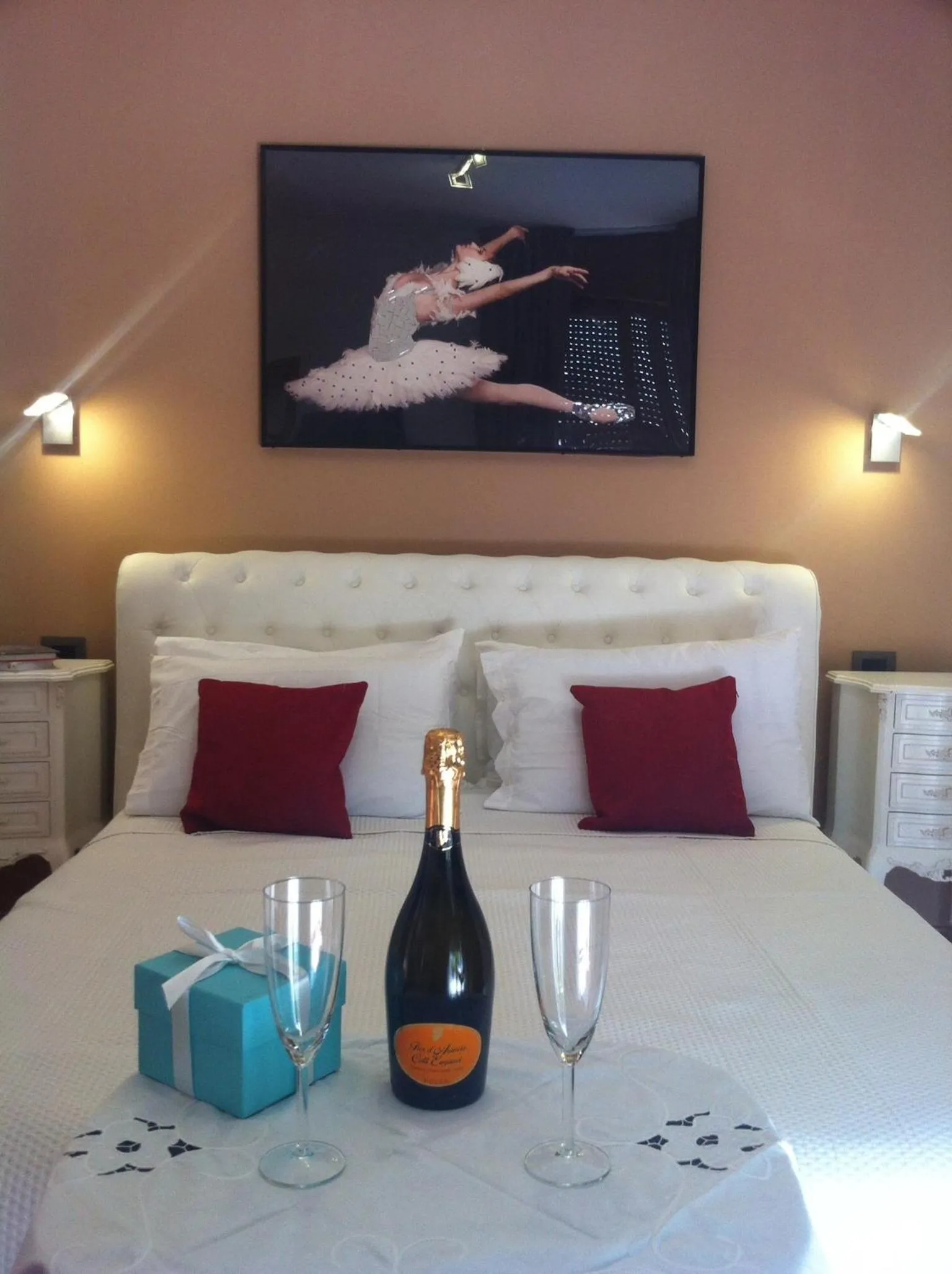 Decorative detail, Bed in Alla Terrazza Apartment