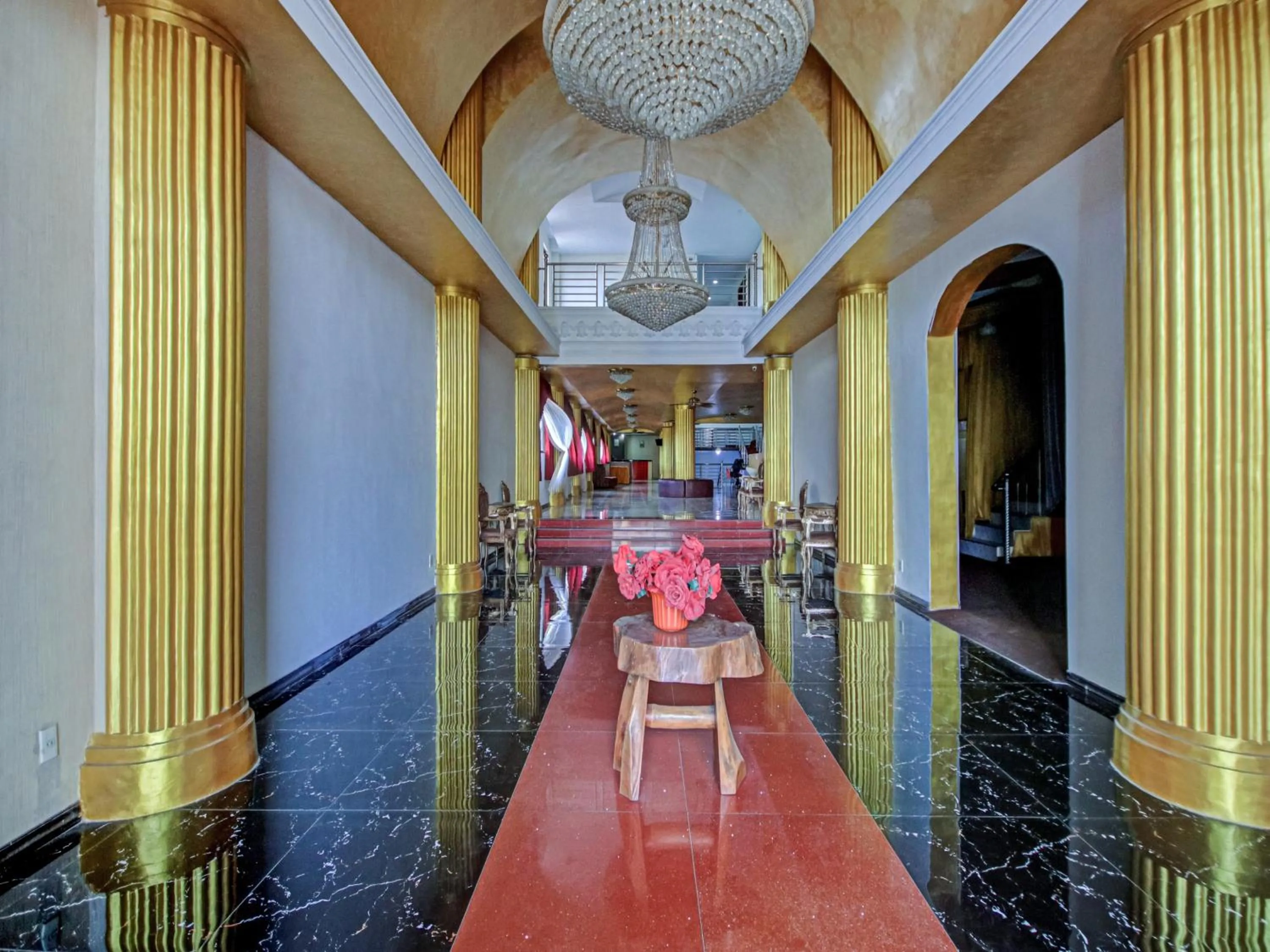 Lobby or reception in OYO 2574 Z Suites Hotel