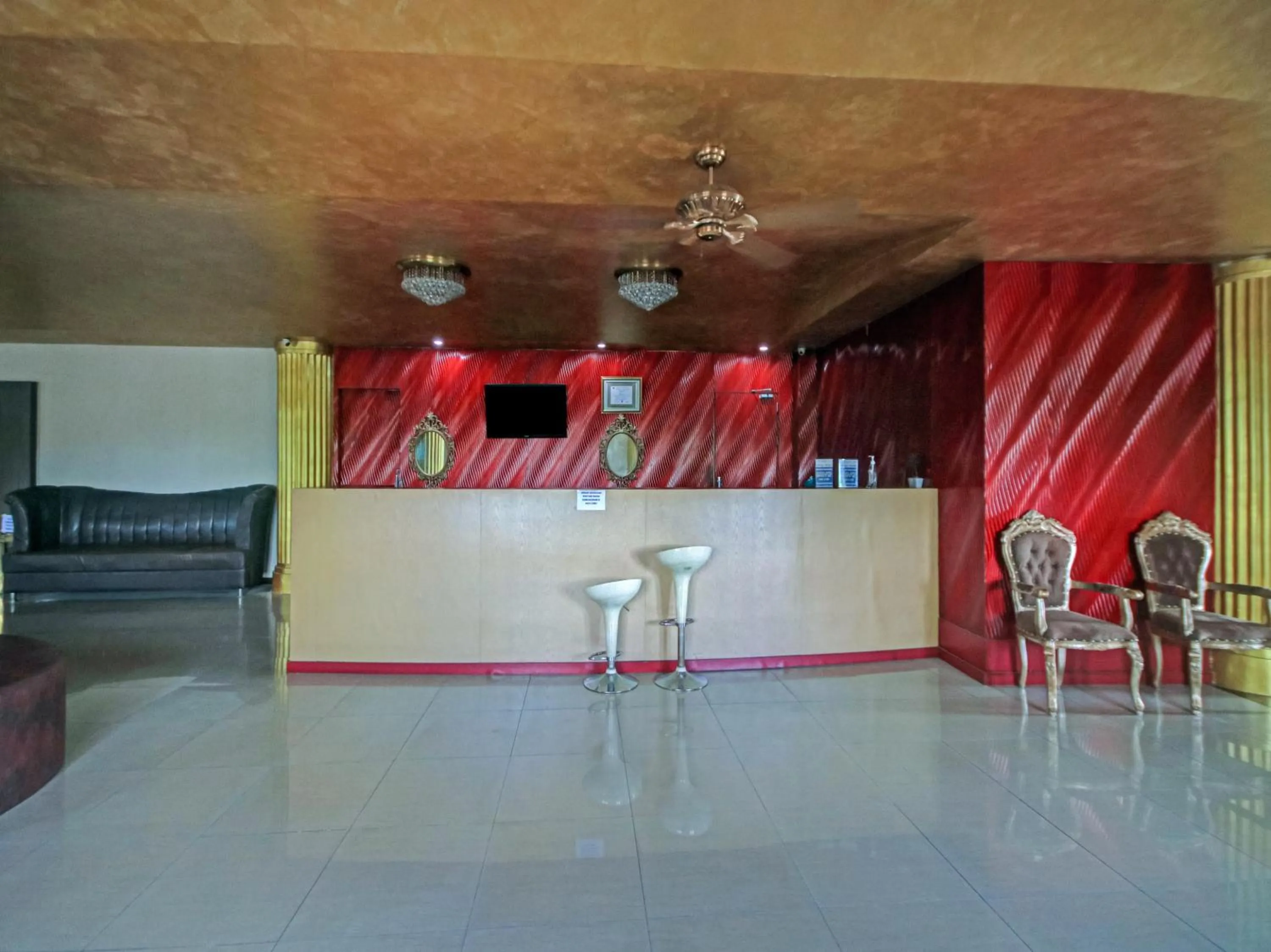 Lobby or reception in OYO 2574 Z Suites Hotel
