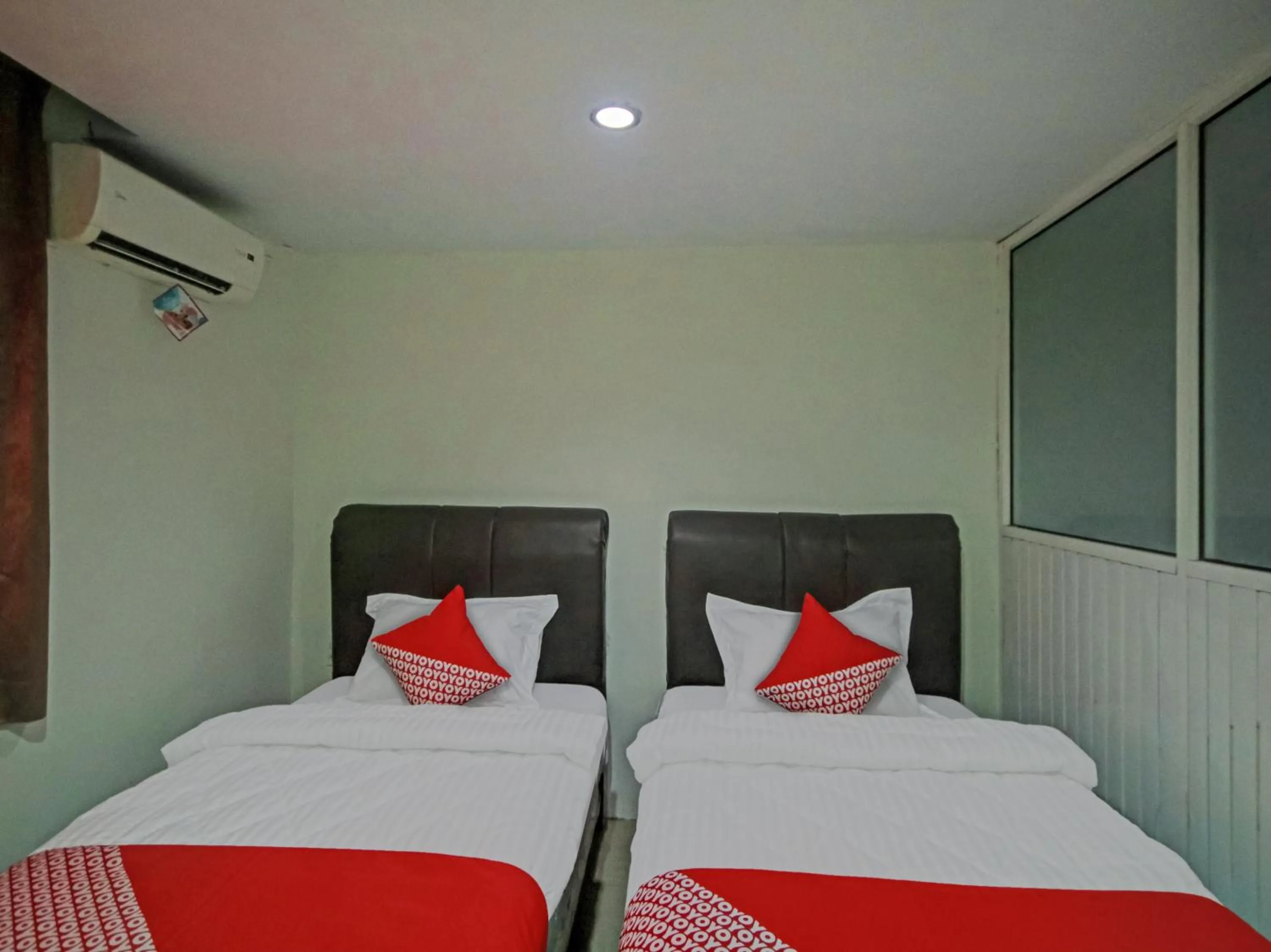 Bedroom in OYO 2574 Z Suites Hotel