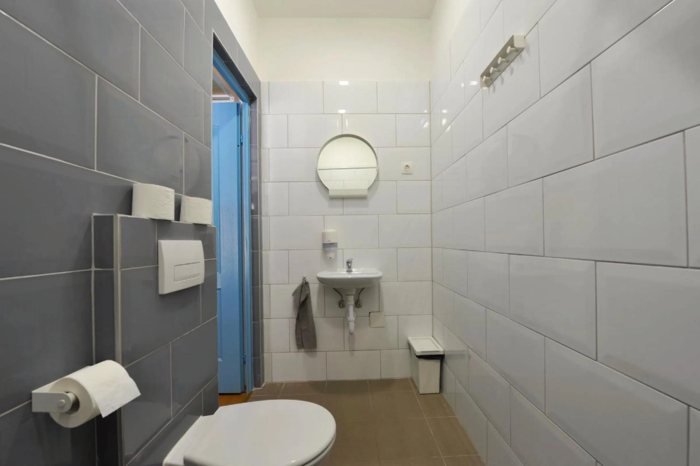 Shower in Absolut City Hostel Budapest