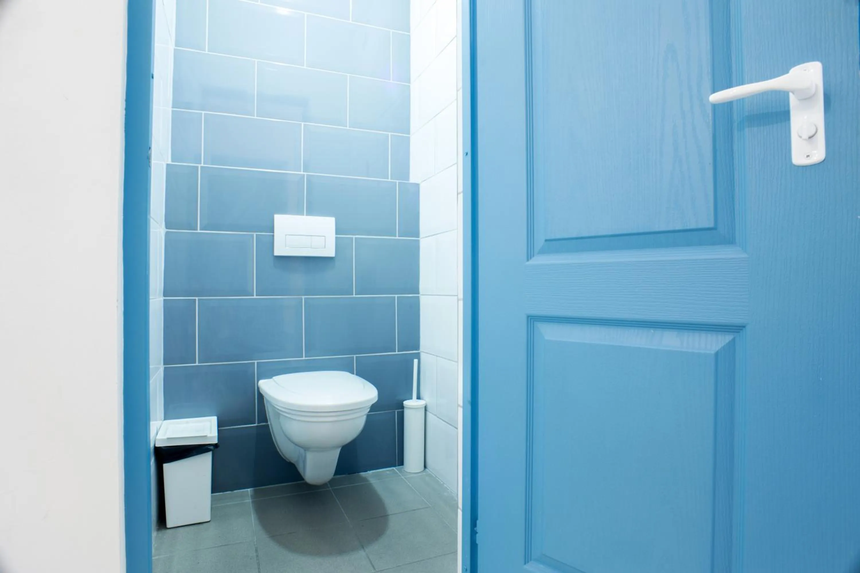 Toilet in Absolut City Hostel Budapest