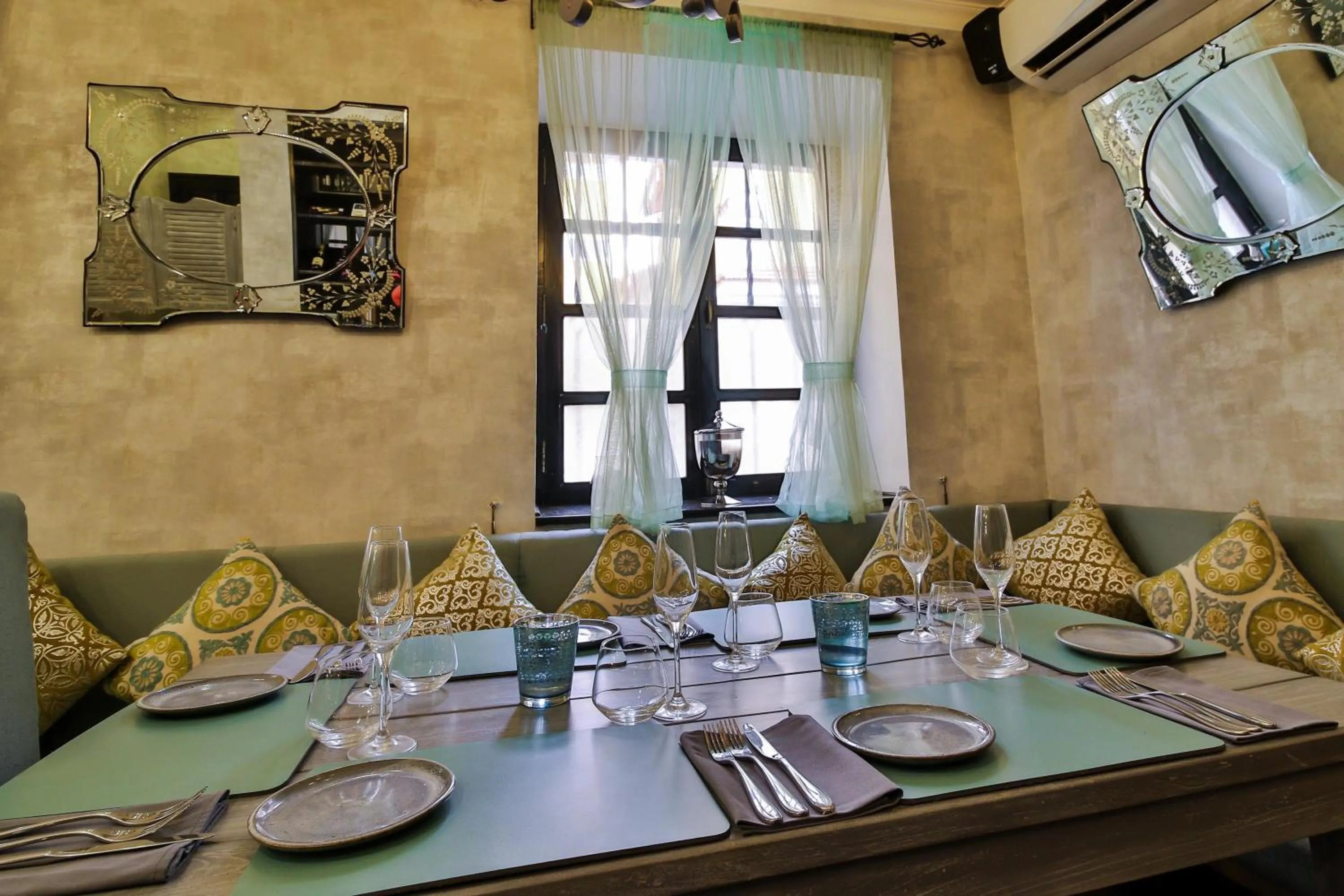 Restaurant/places to eat in La Maison by Dia Hotels and Homes