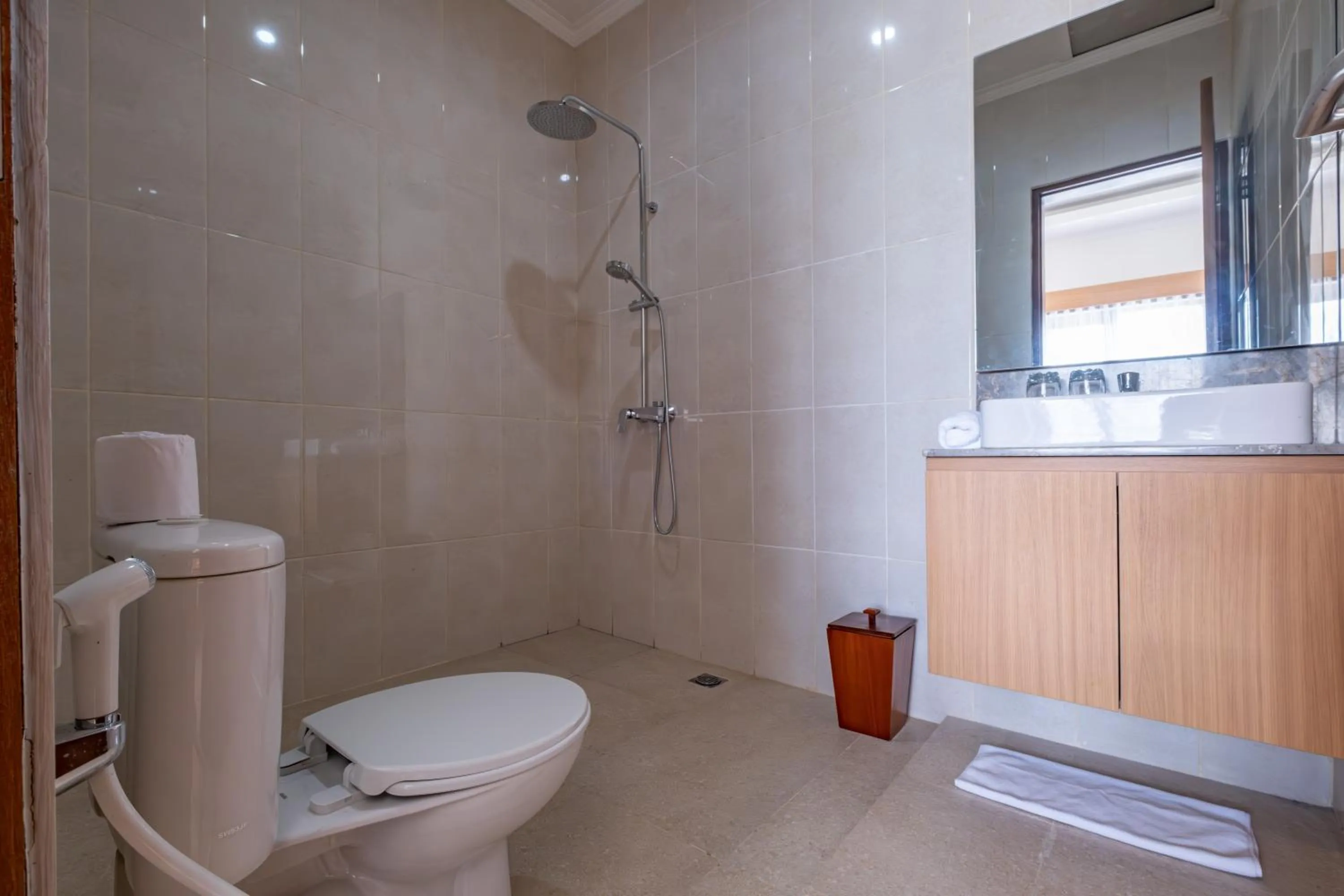 Toilet in Taman Seminyak Suites