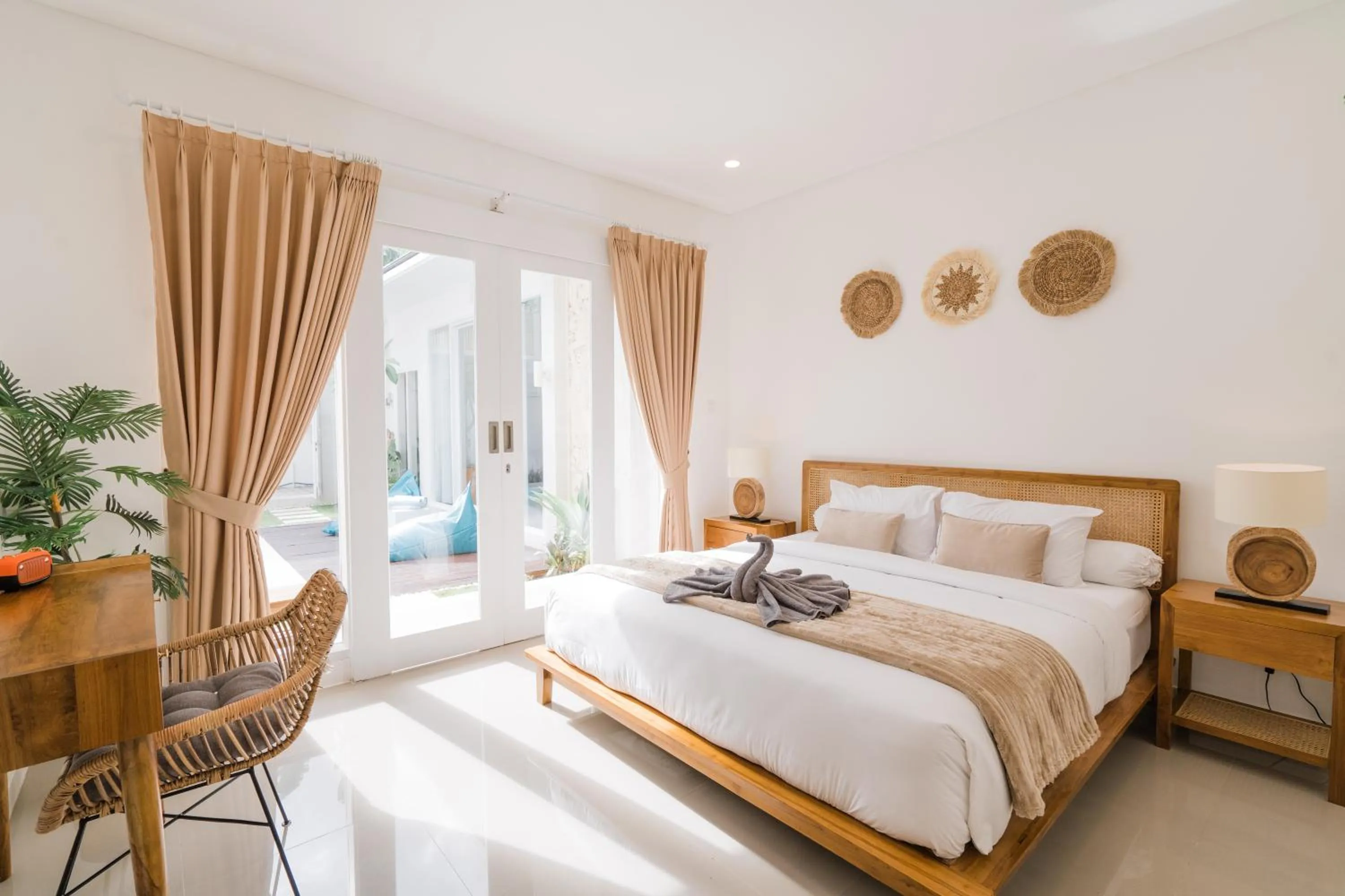 Bedroom, Bed in Villa Noni Kerobokan - By Bali Lyfe Venture