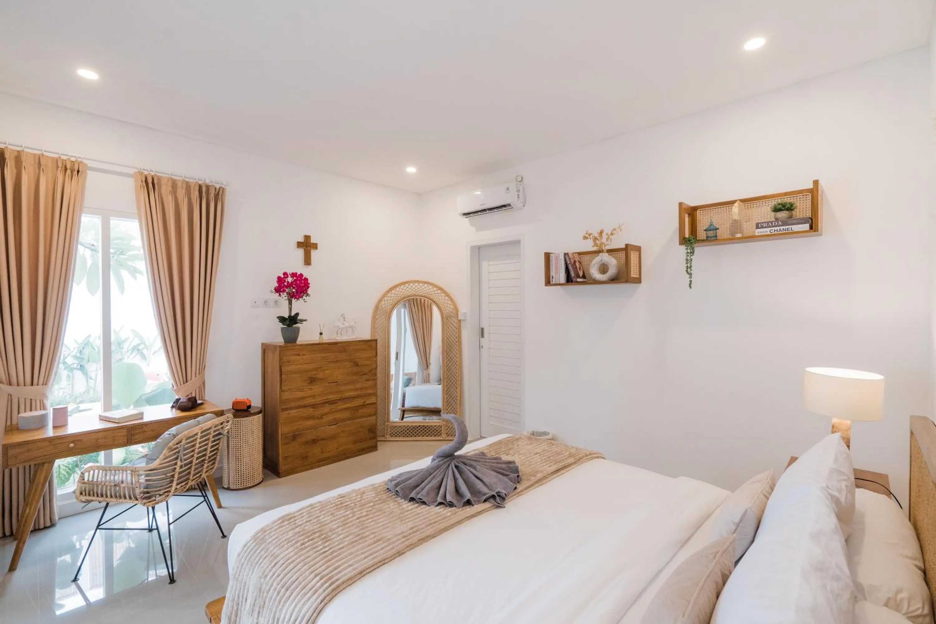 Bedroom, Bed in Villa Noni Kerobokan - By Bali Lyfe Venture