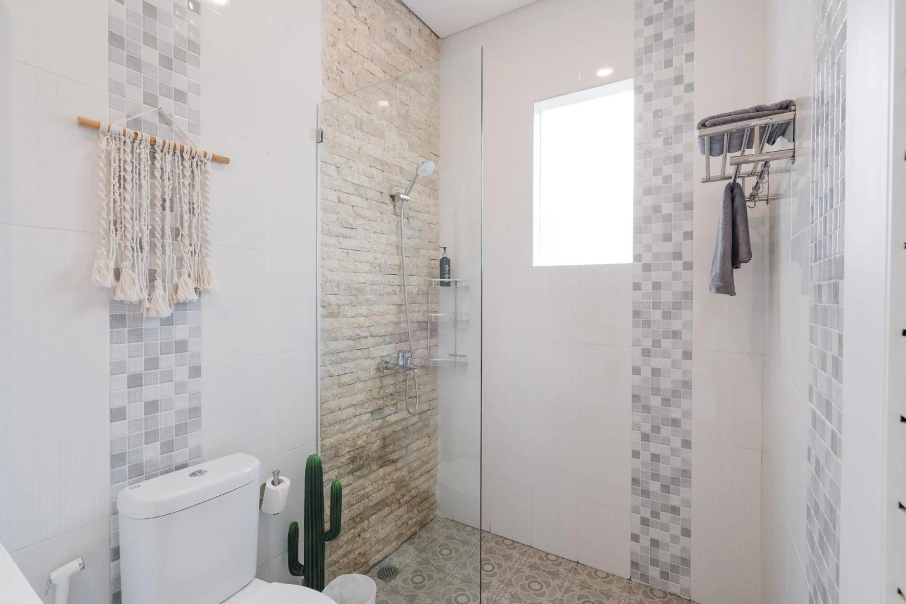 Shower in Villa Noni Kerobokan - By Bali Lyfe Venture