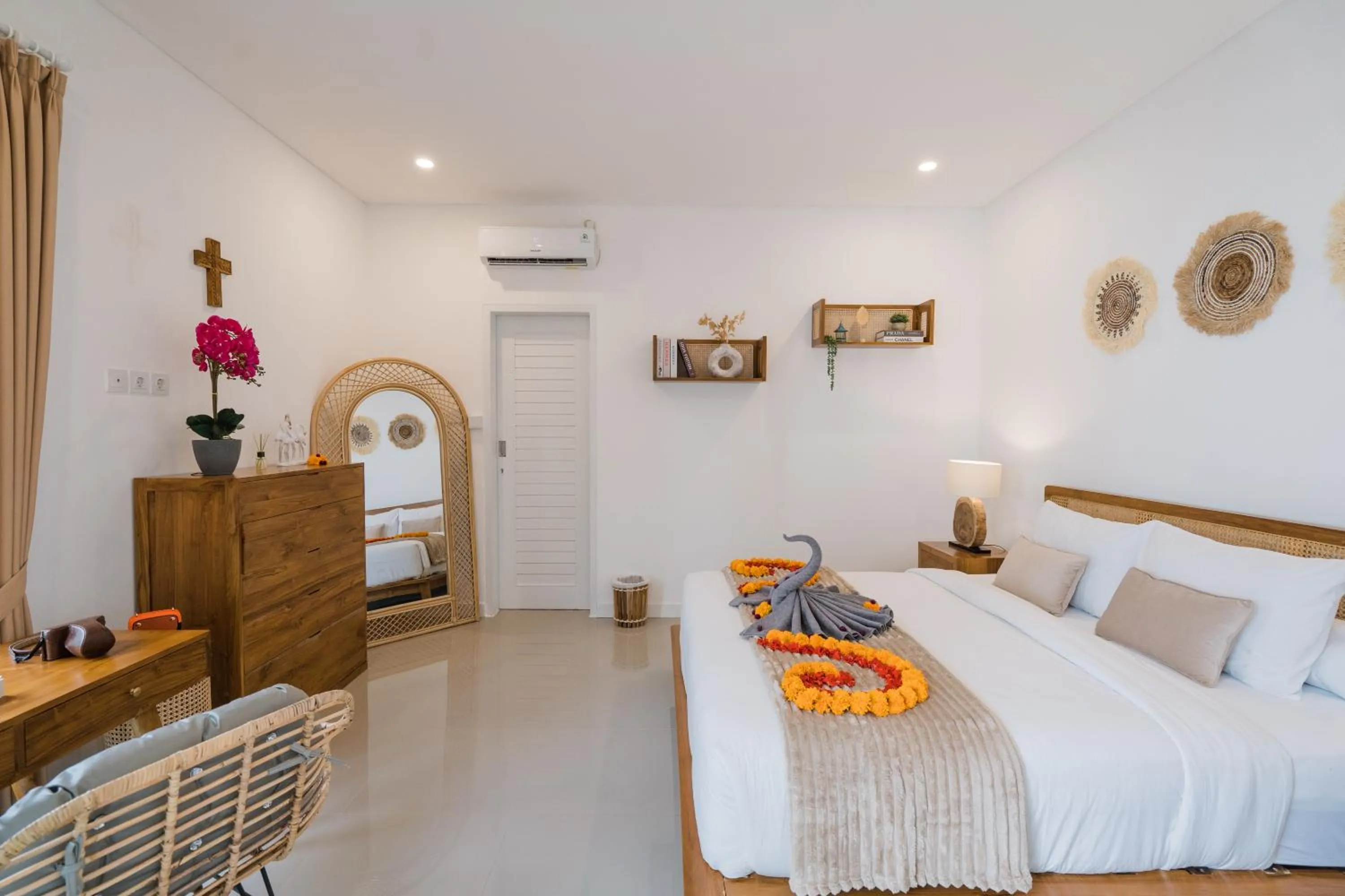 Bedroom, Bed in Villa Noni Kerobokan - By Bali Lyfe Venture