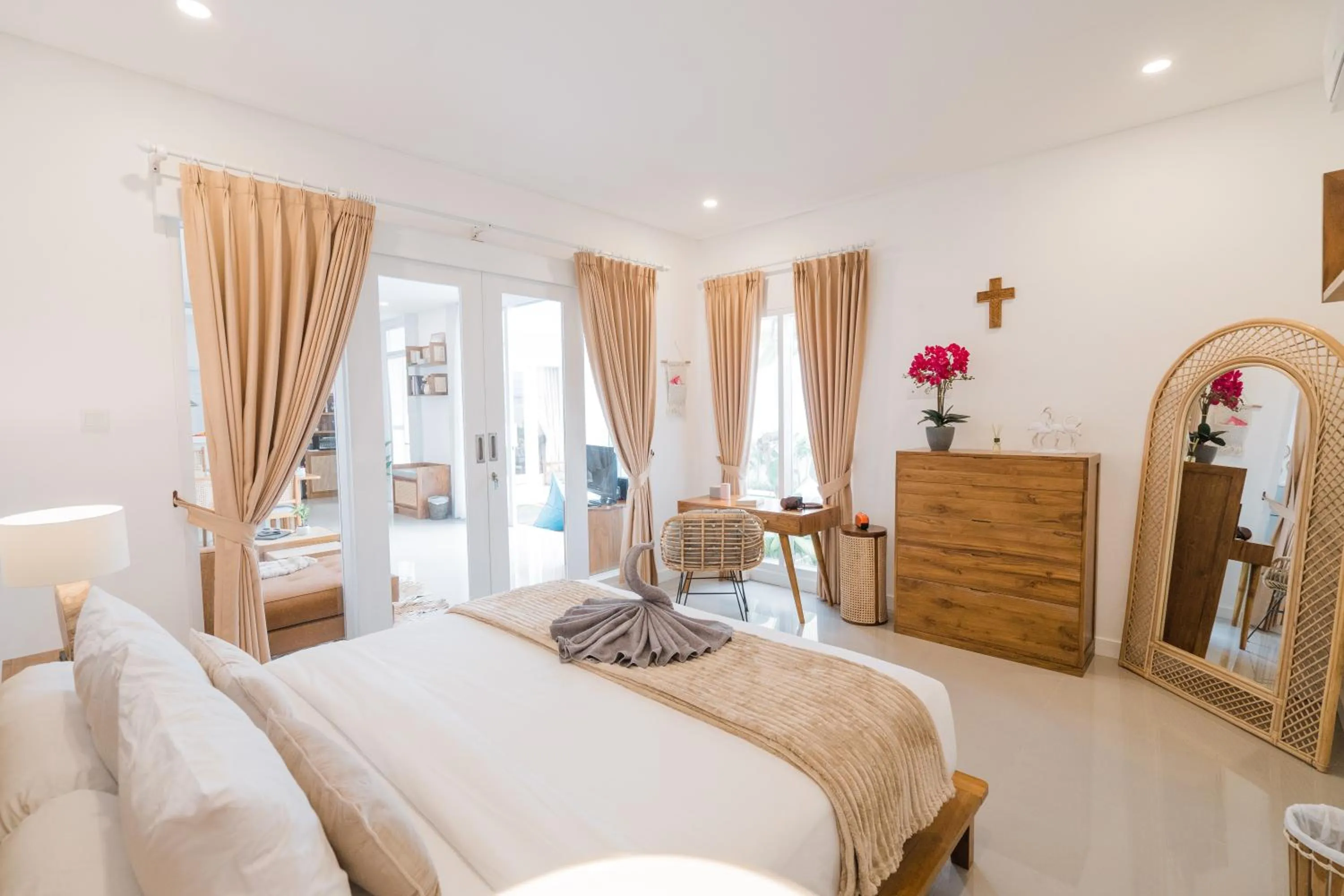 Bedroom, Bed in Villa Noni Kerobokan - By Bali Lyfe Venture