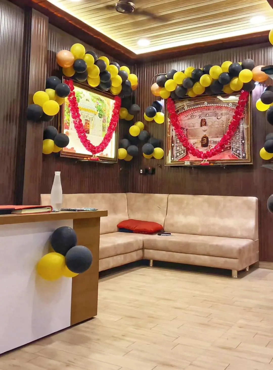 Lobby or reception in Hotel Naagshree