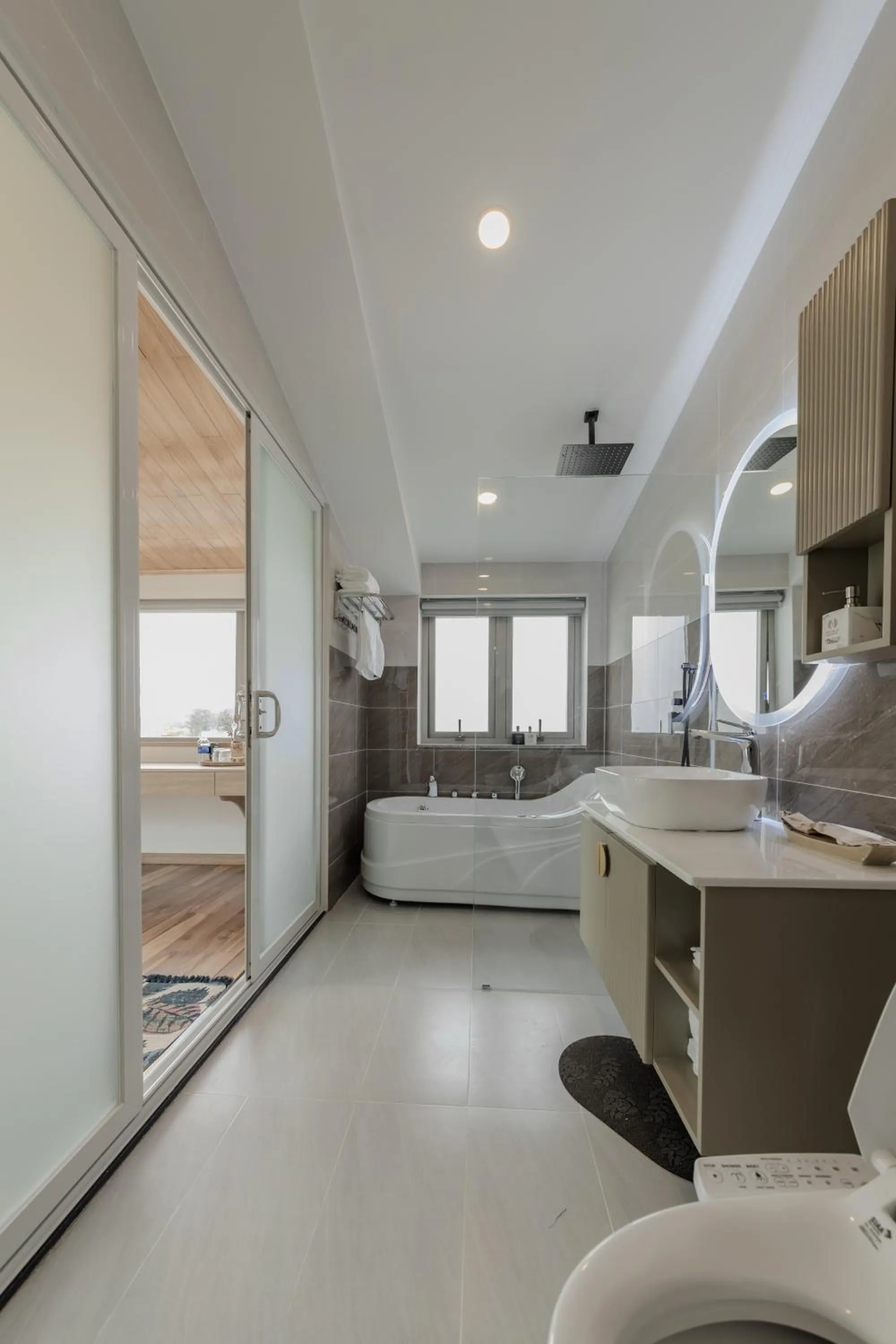 Bathroom in Jodi Dalat Hotel