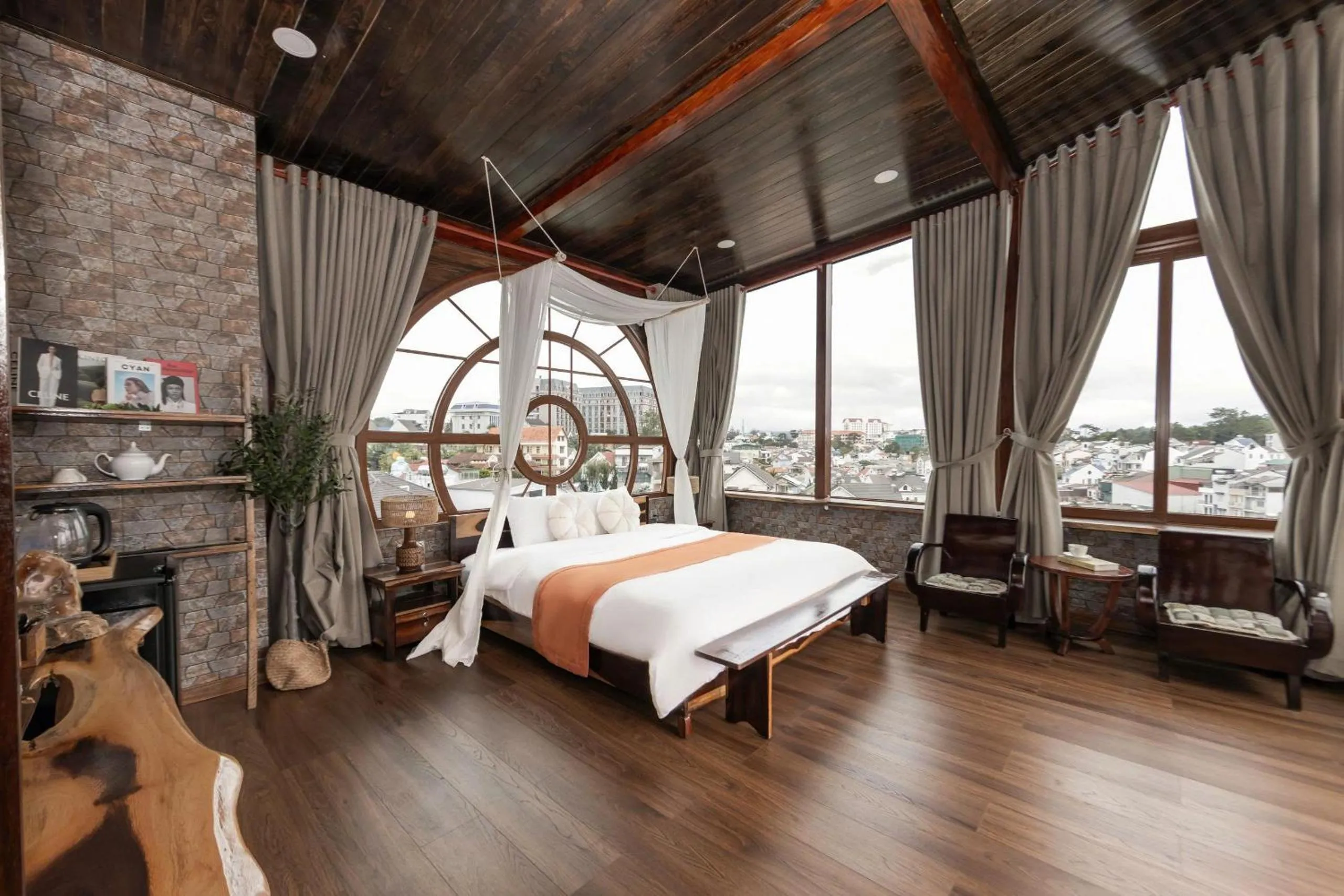 Photo of the whole room, Bed in Jodi Dalat Hotel