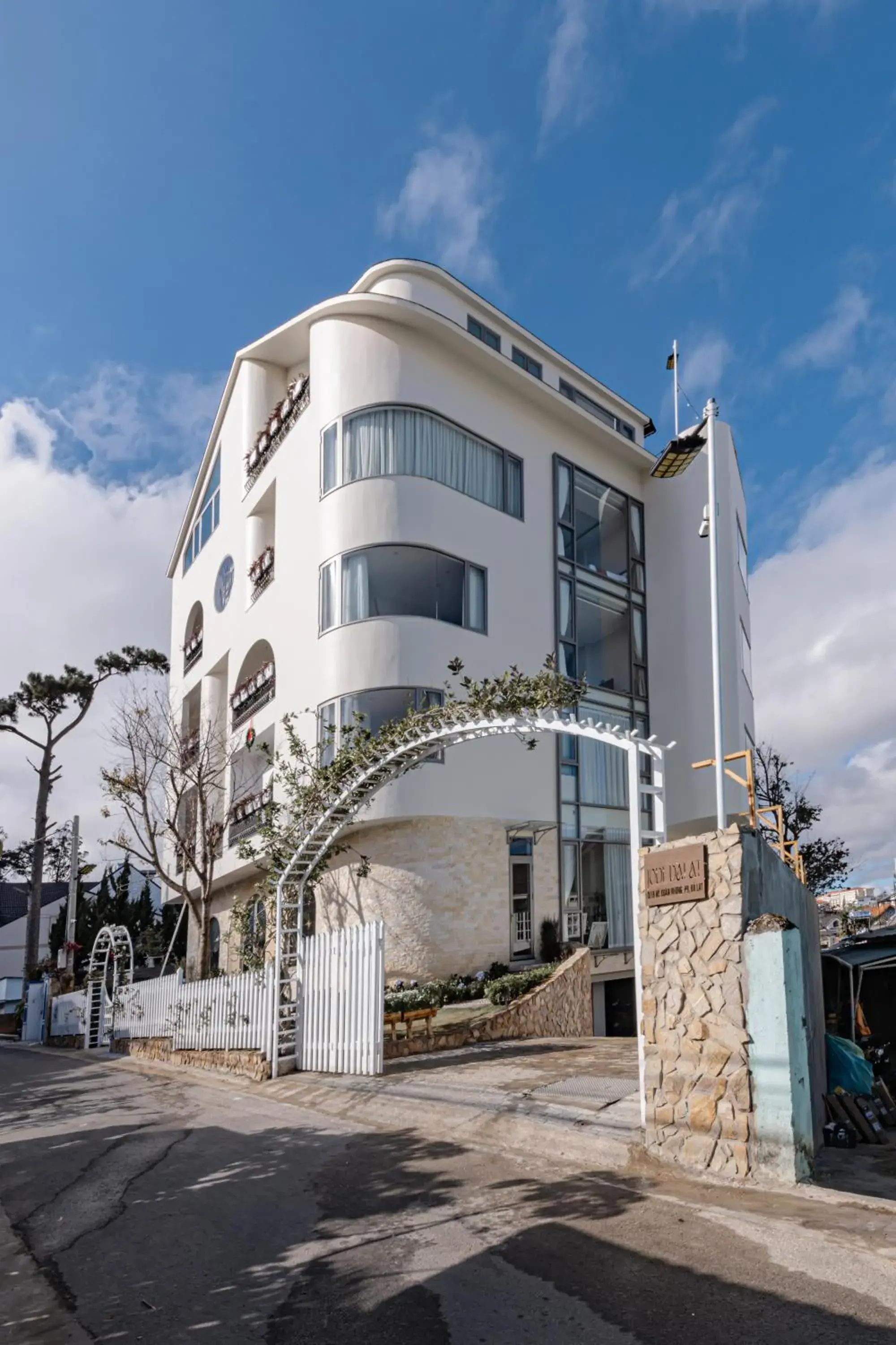 Property building in Jodi Dalat Hotel Property building in Jodi Dalat Hotel