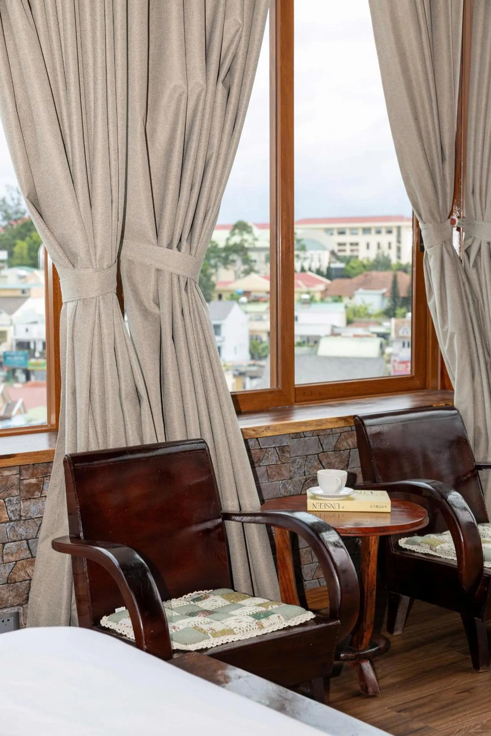 Bedroom in Jodi Dalat Hotel