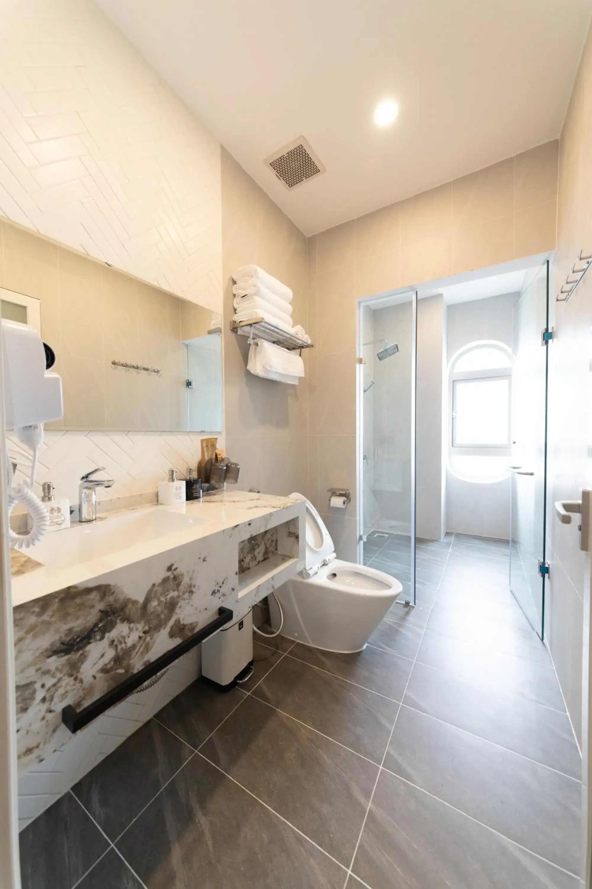 Shower in Jodi Dalat Hotel Shower in Jodi Dalat Hotel