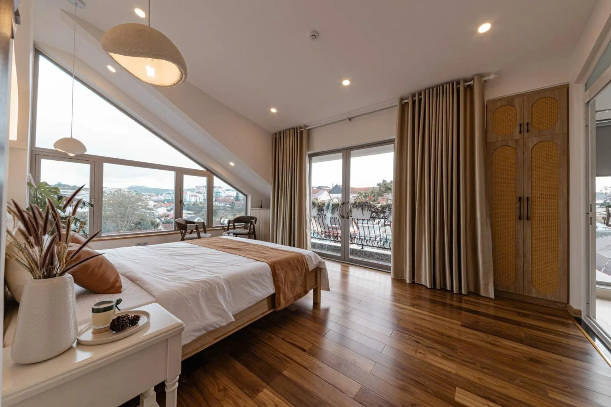 Photo of the whole room, Bed in Jodi Dalat Hotel