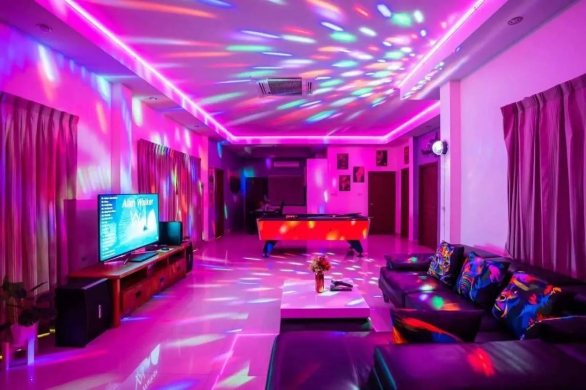 Communal lounge/ TV room in Unique Pool Villa Resort