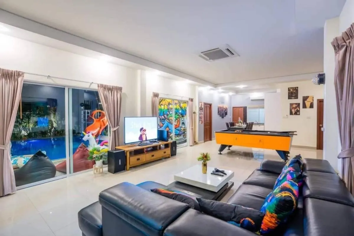 Communal lounge/ TV room in Unique Pool Villa Resort