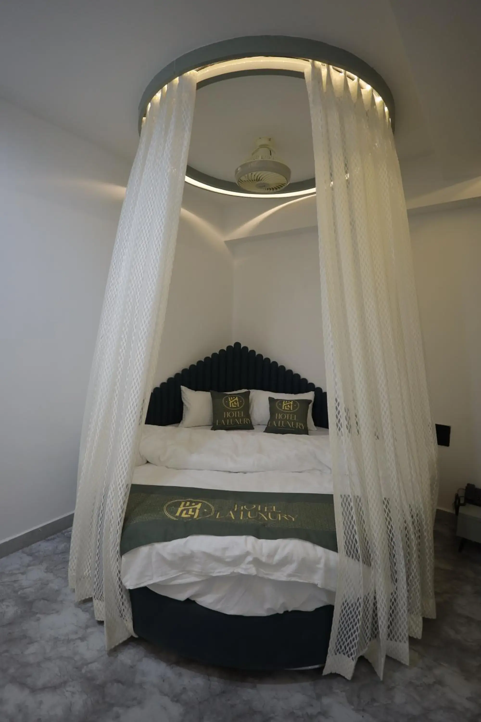 HOTEL LA LUXURY HOTEL LA LUXURY