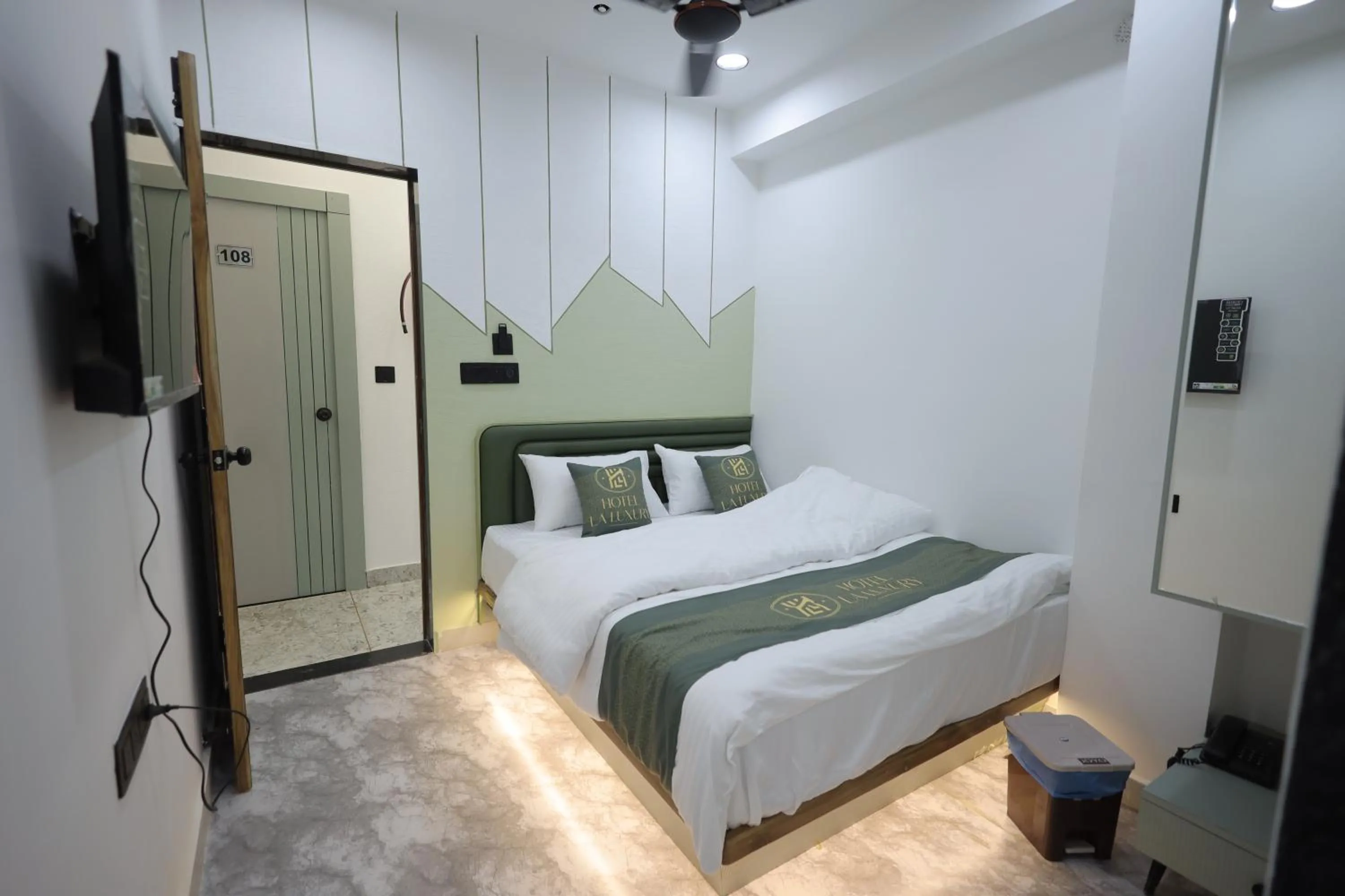 HOTEL LA LUXURY