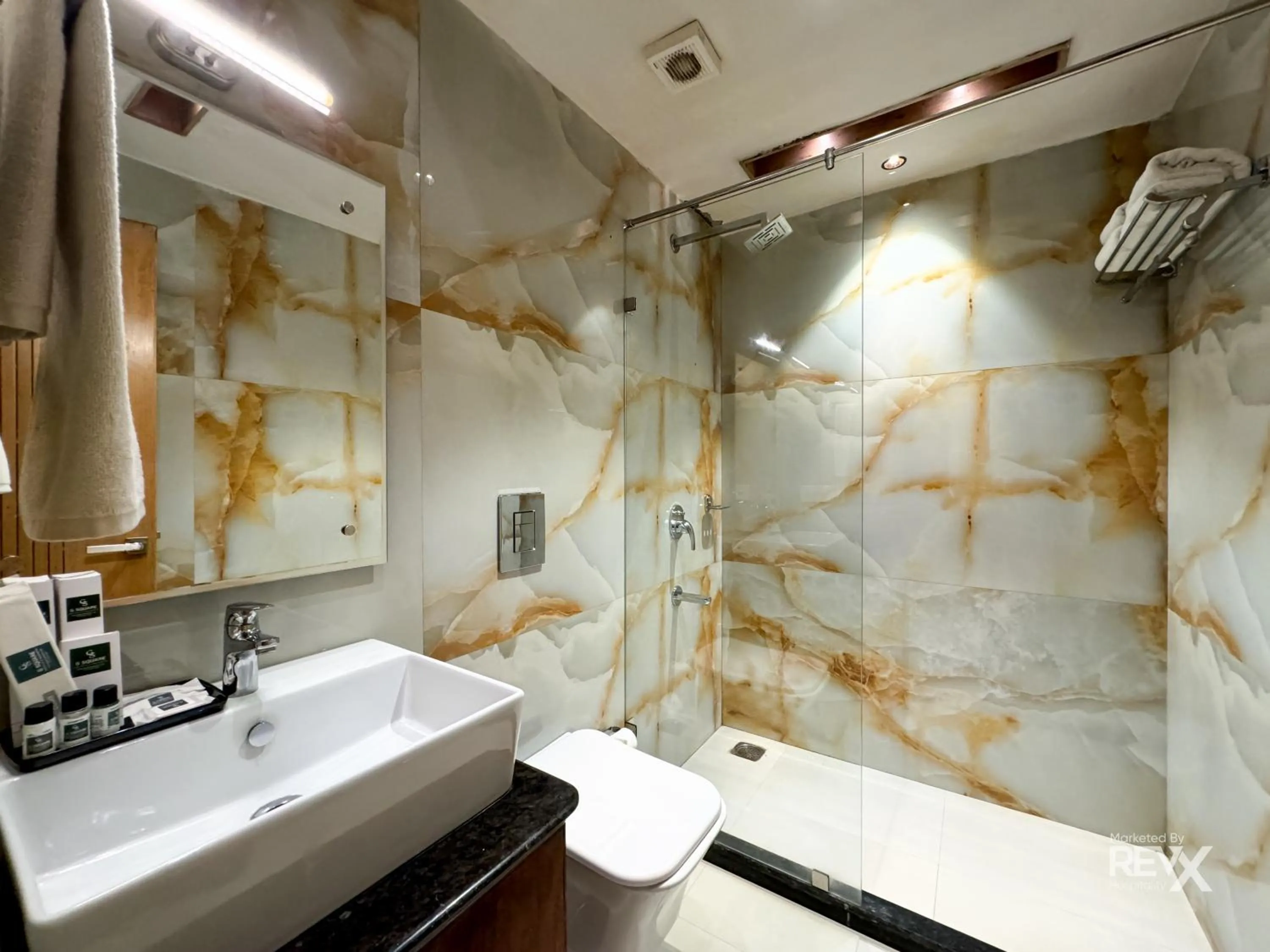 Bathroom in Hotel Rockland Residency