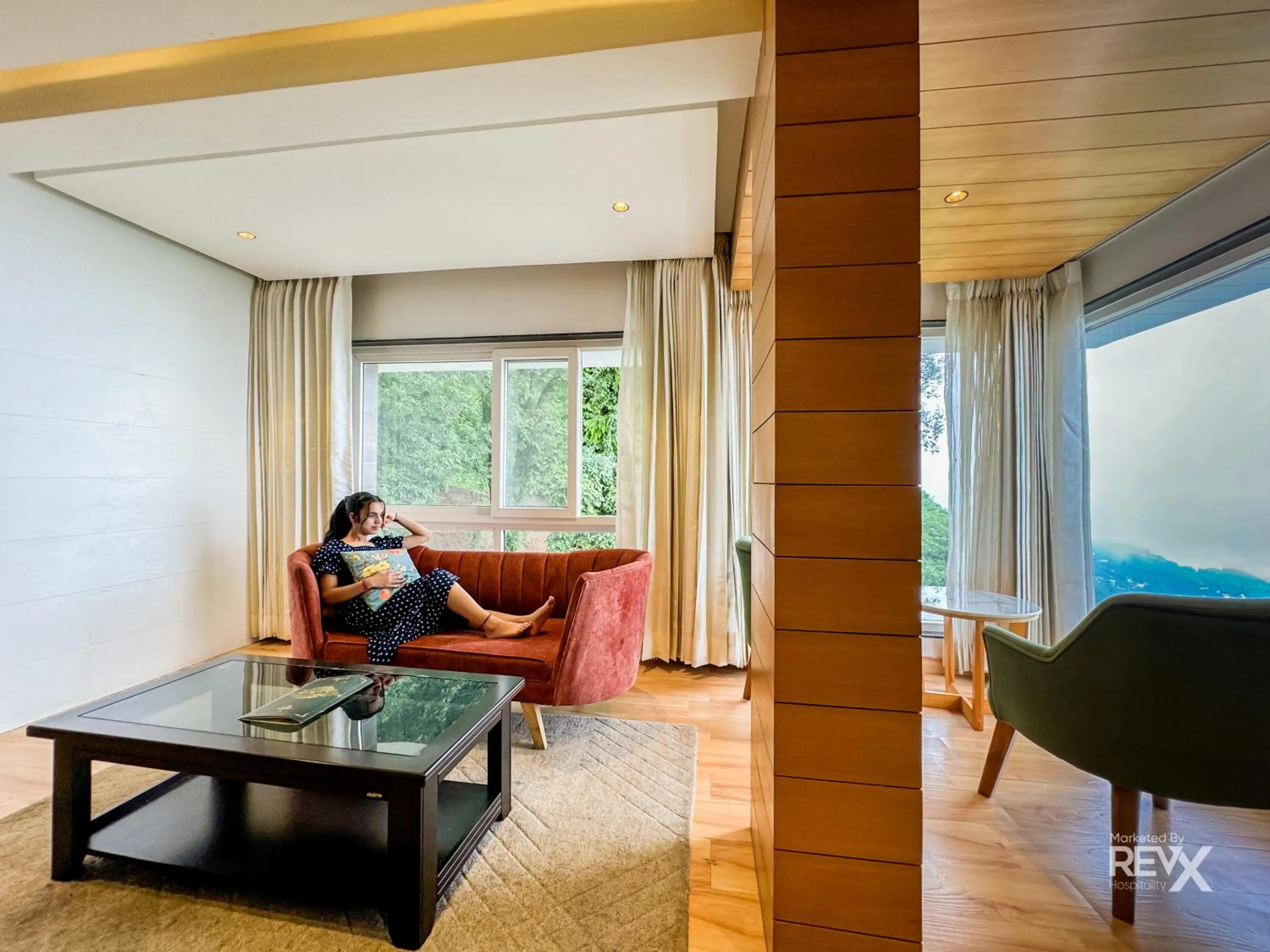 People in Hotel Rockland Residency