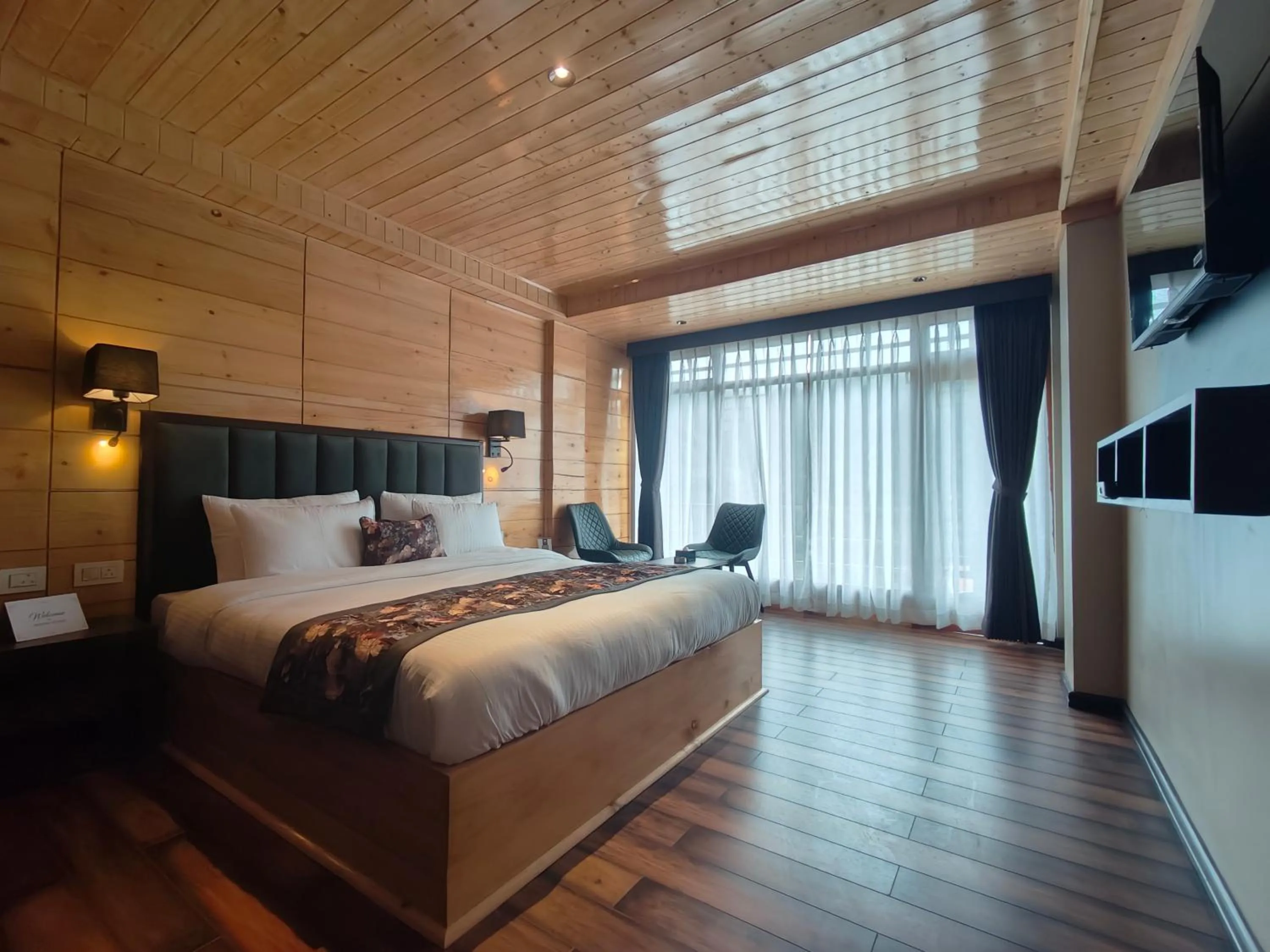 Bedroom, Bed in Mount Bayul Shangri-La Resort