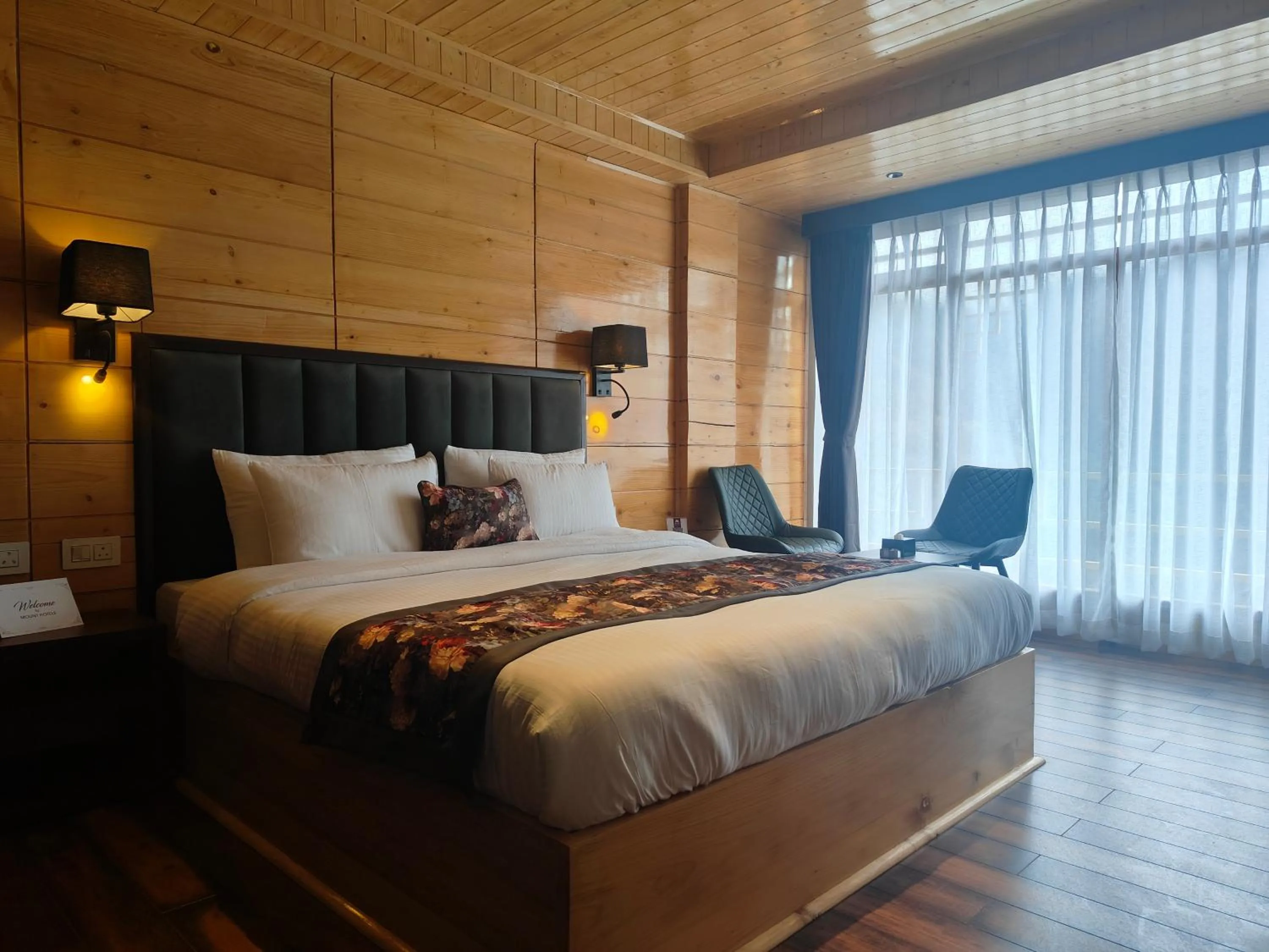 Bedroom, Bed in Mount Bayul Shangri-La Resort