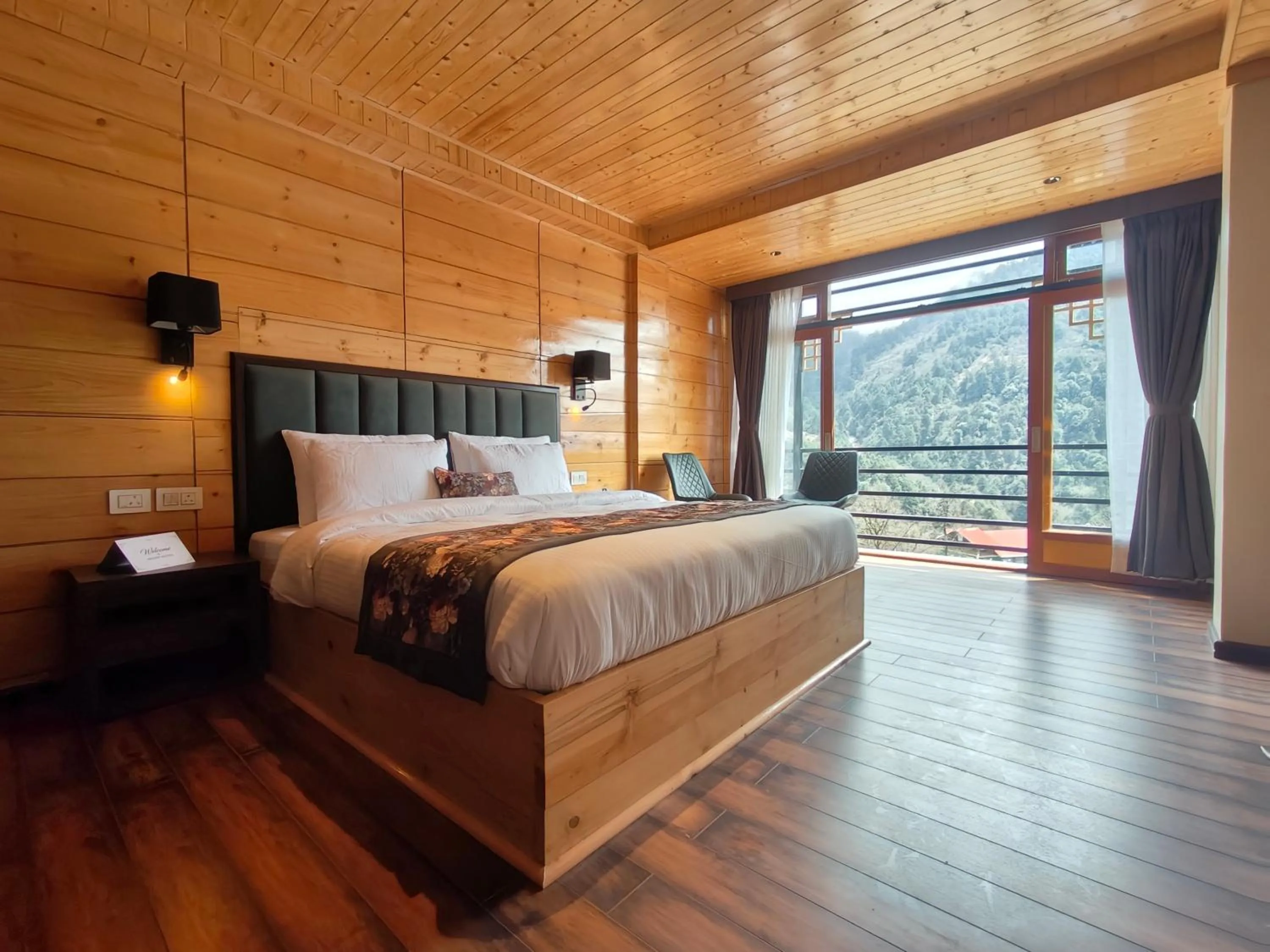 Bedroom, Bed in Mount Bayul Shangri-La Resort