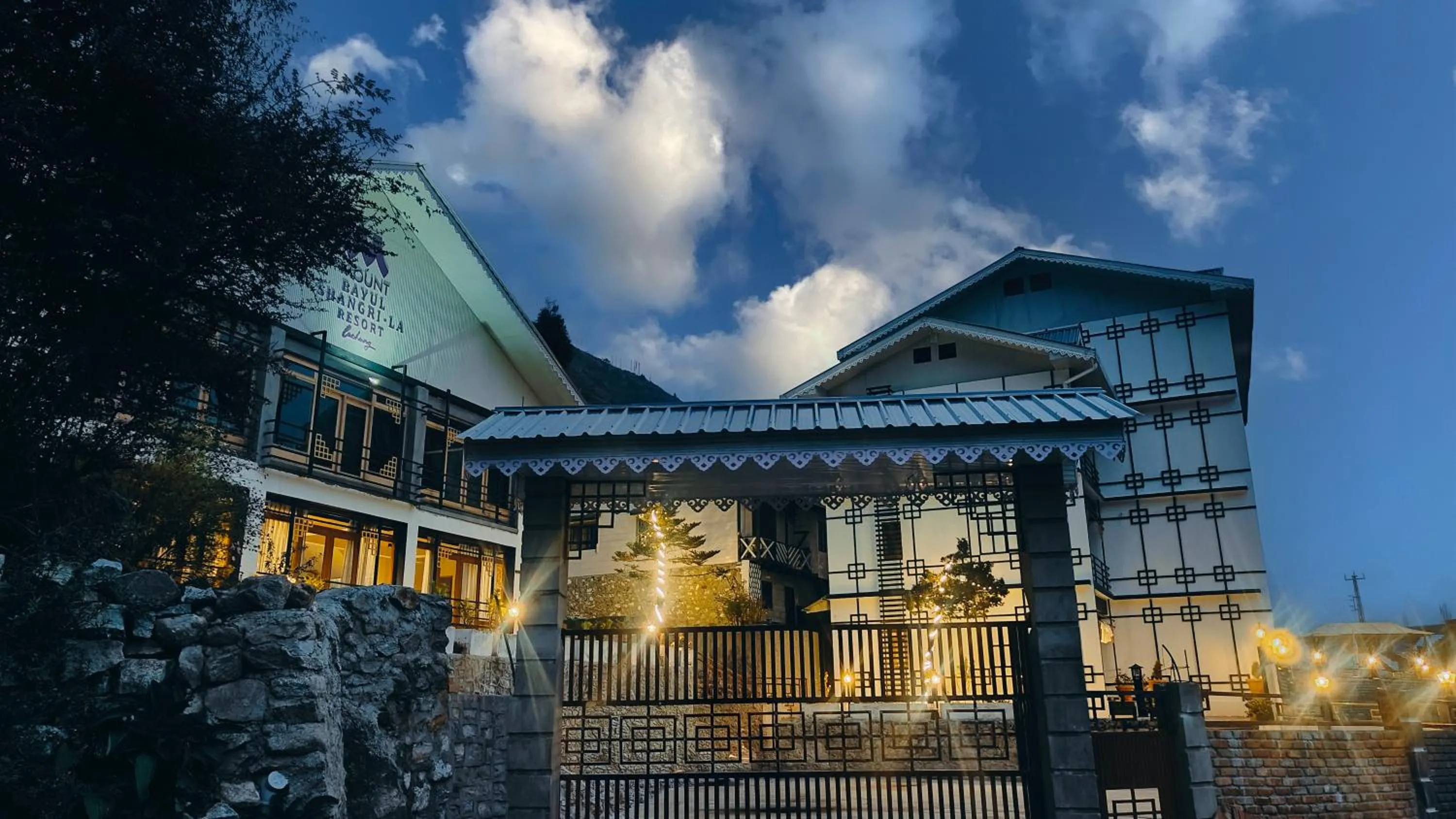 Property building in Mount Bayul Shangri-La Resort