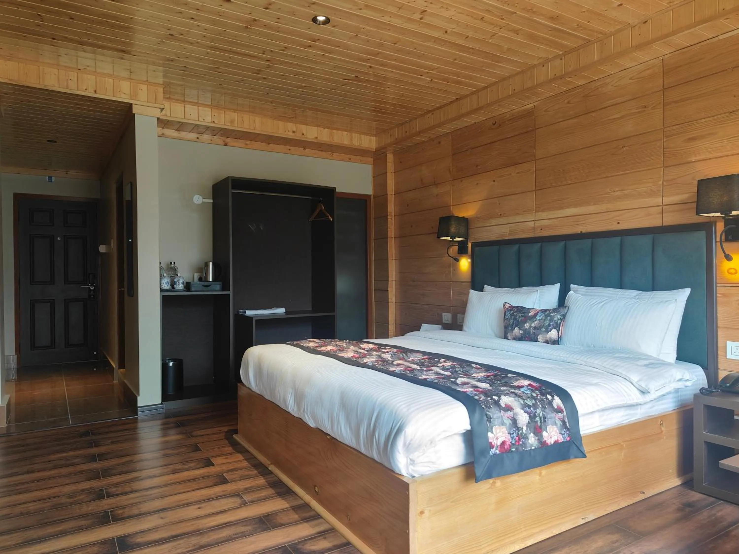 Bedroom, Bed in Mount Bayul Shangri-La Resort