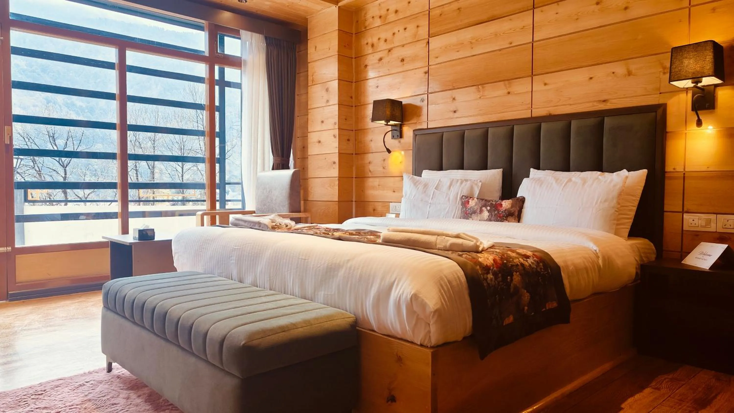 Bedroom, Bed in Mount Bayul Shangri-La Resort