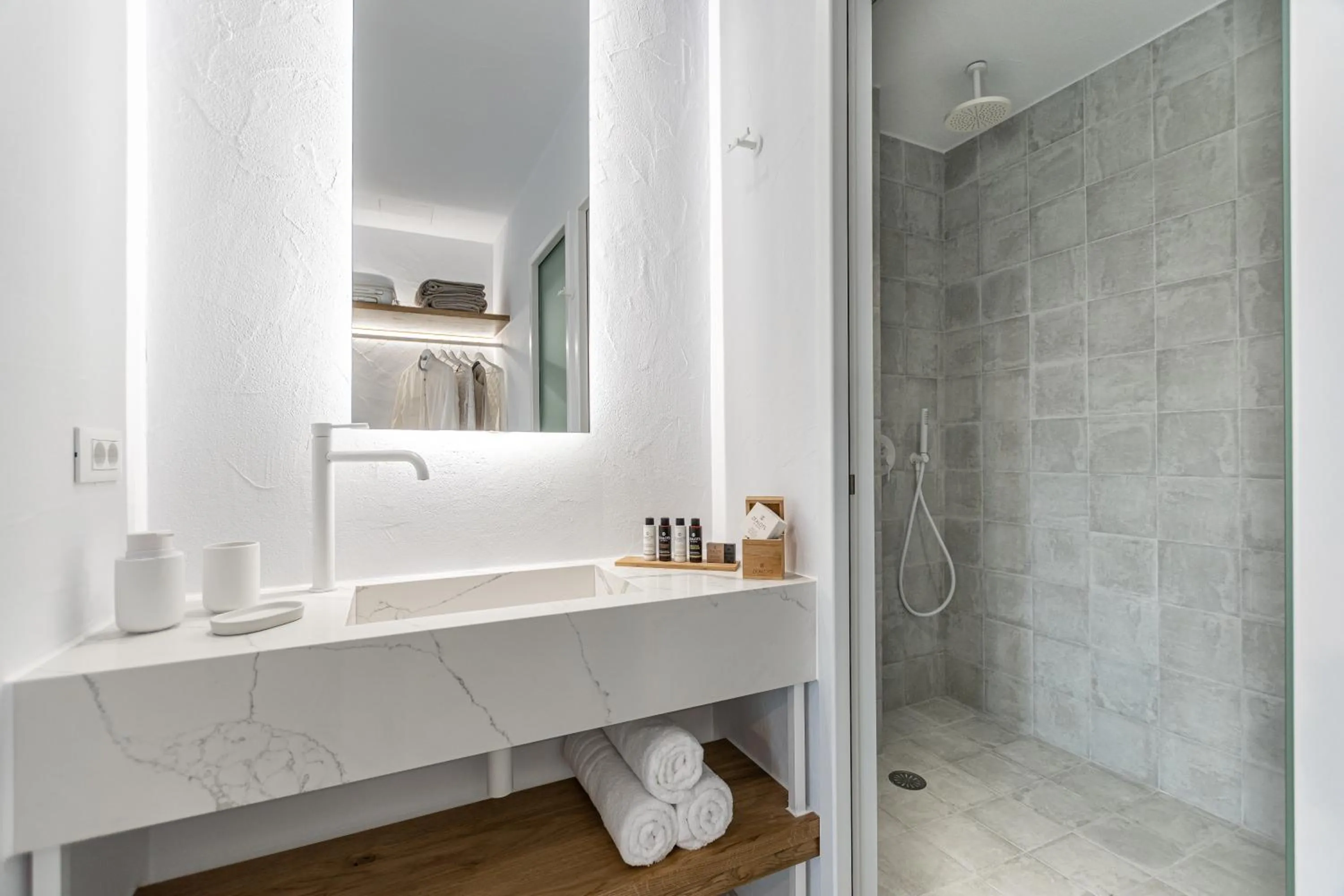 Shower in Sofi pension