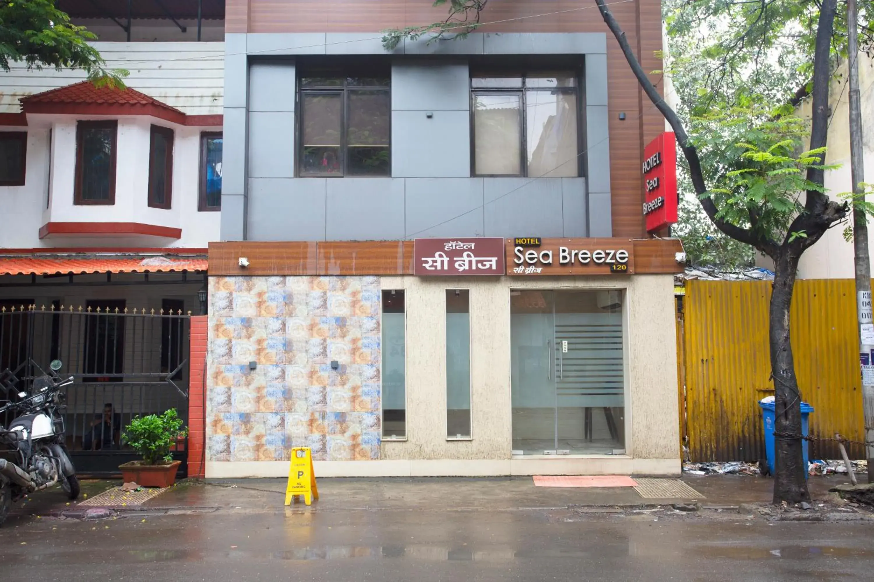 Facade/entrance in Hotel Sea Breeze Facade/entrance in Hotel Sea Breeze