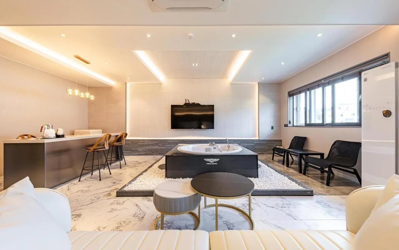 King Suite with Spa Bath in H Avenue Gyeongju Bulkuk temple