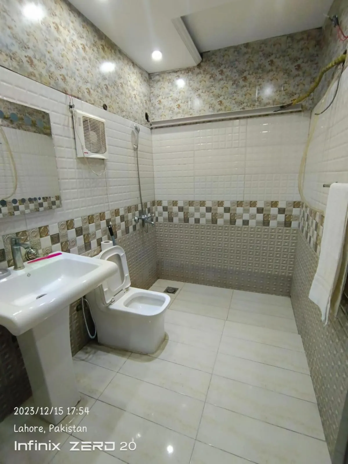 Bathroom in Grand AlFateh Hotel