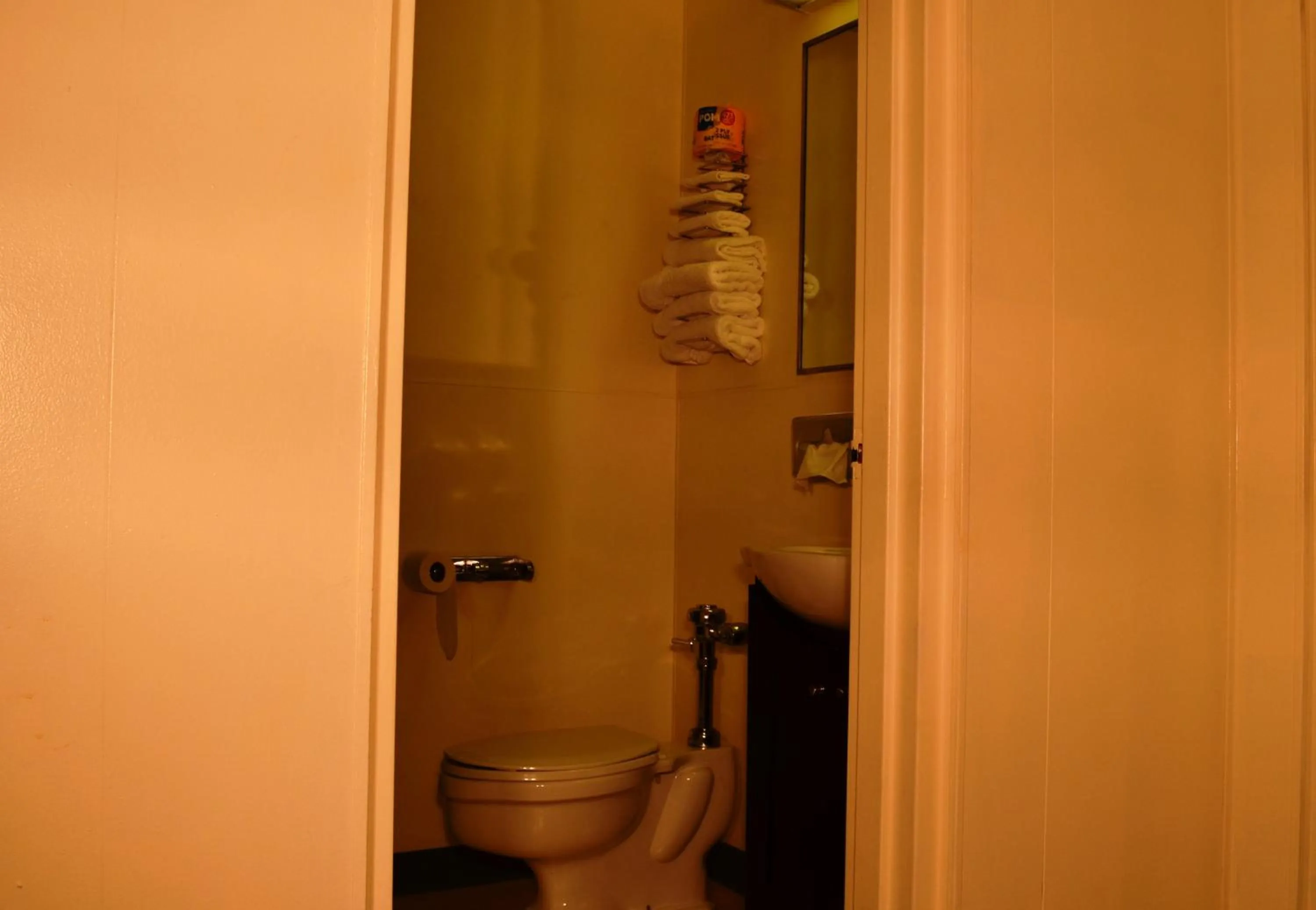 Bathroom in Economy Inn Bluefield