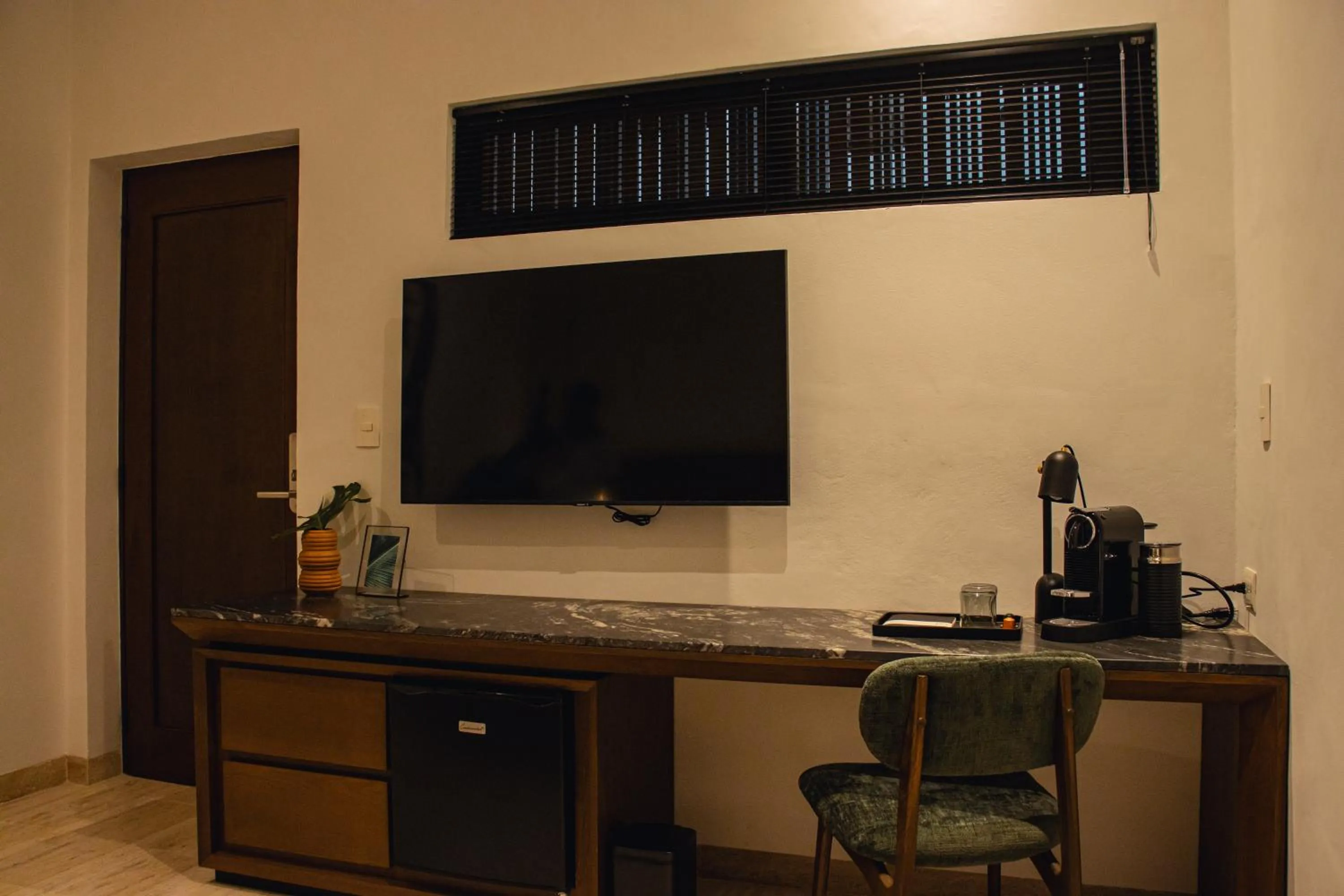 TV and multimedia in Casa Continental Hotel Boutique & Suites - Adults Only