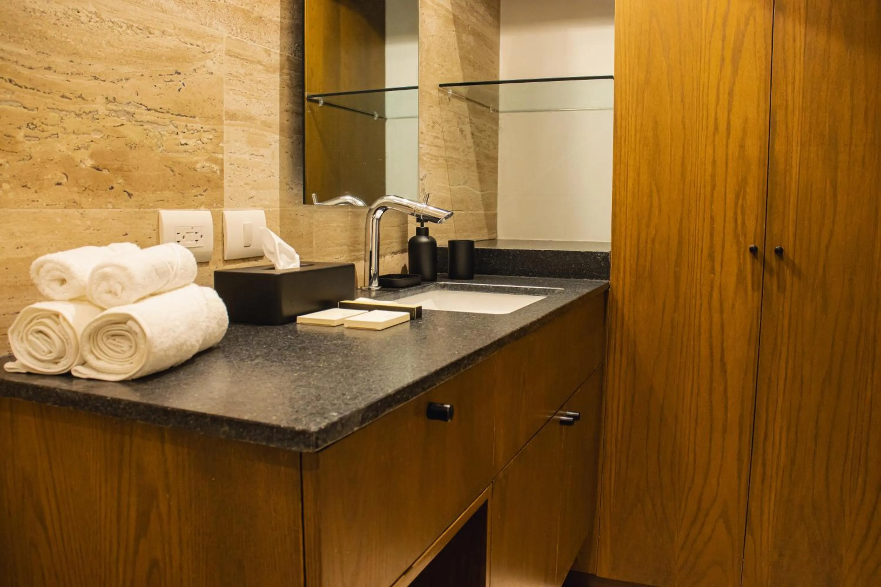 Bathroom in Casa Continental Hotel Boutique & Suites - Adults Only