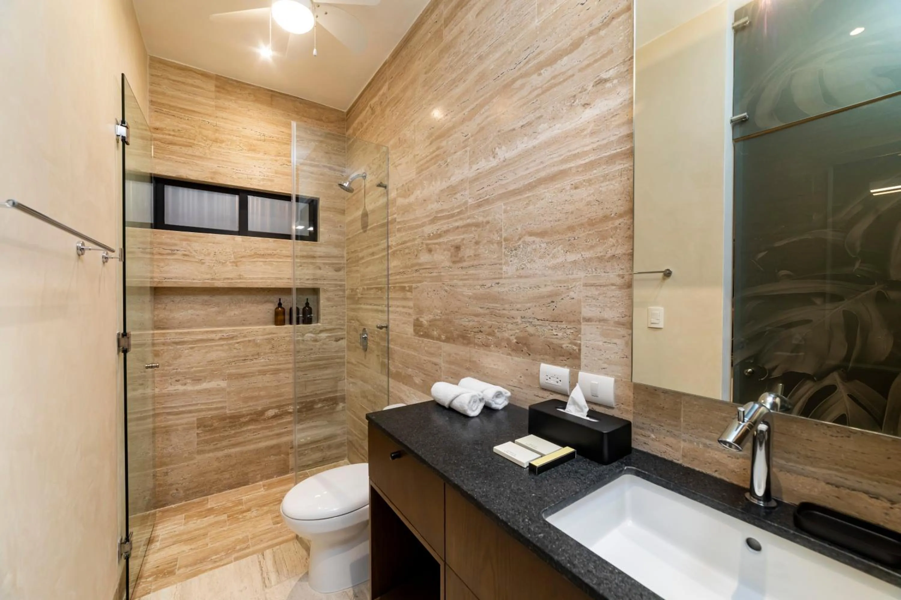 Shower in Casa Continental Hotel Boutique & Suites - Adults Only