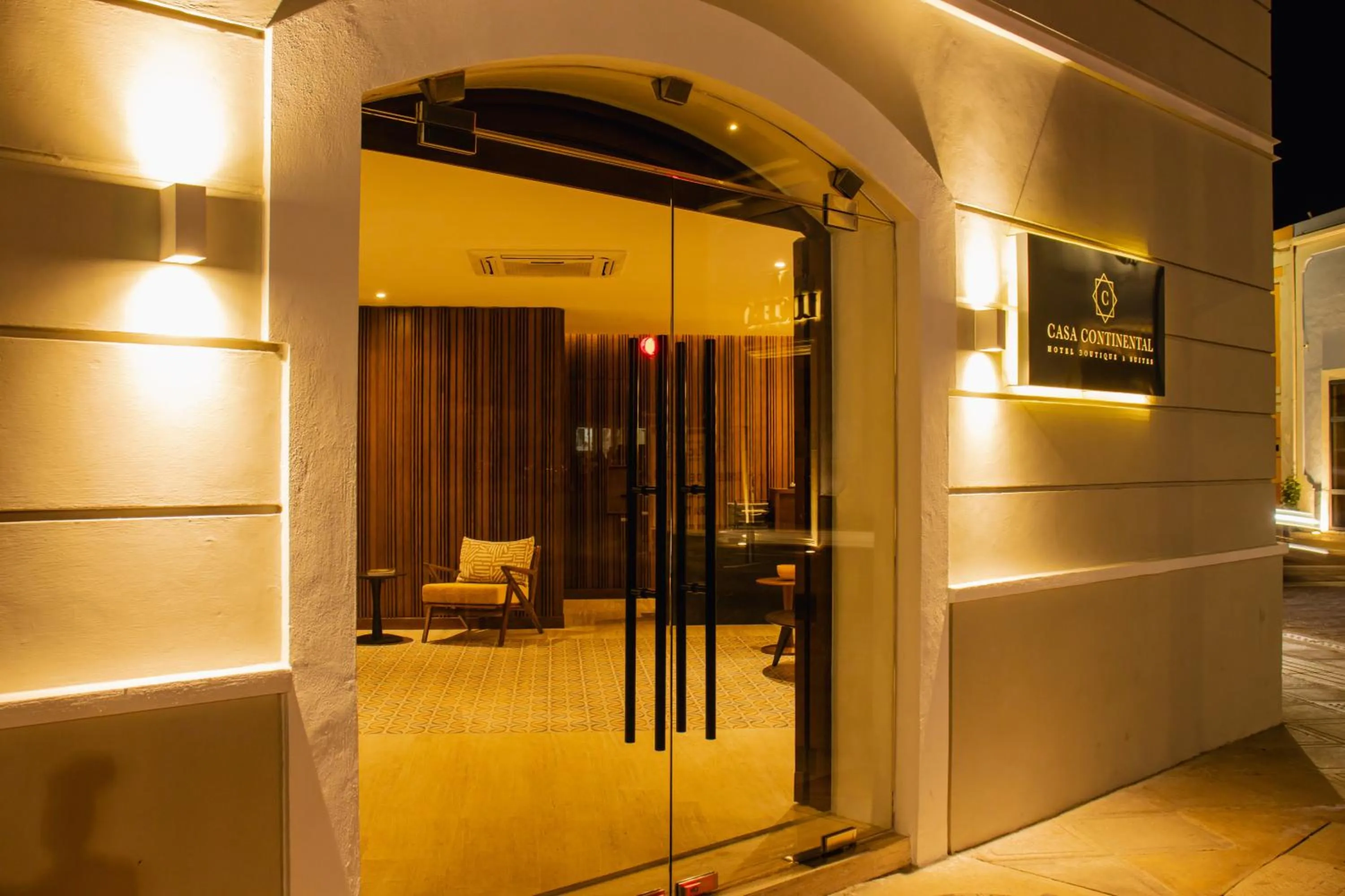 Facade/entrance in Casa Continental Hotel Boutique & Suites - Adults Only