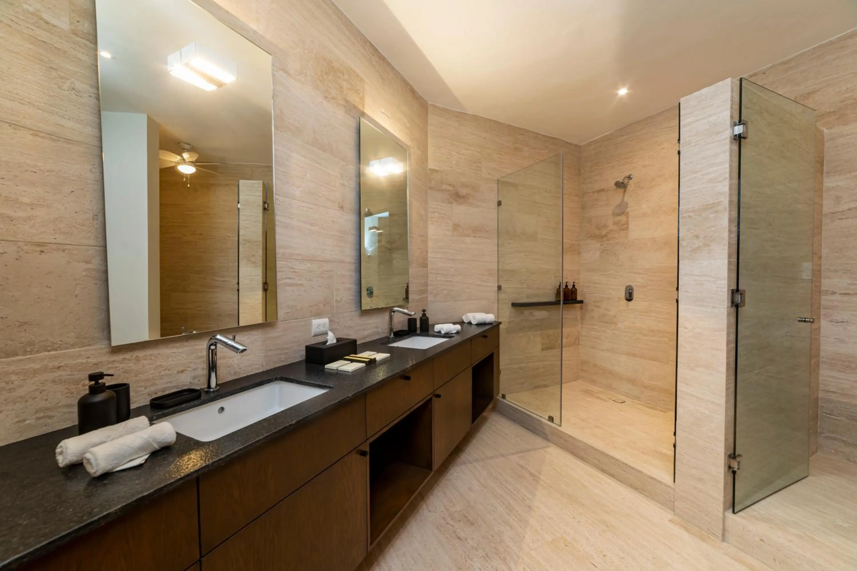 Shower in Casa Continental Hotel Boutique & Suites - Adults Only