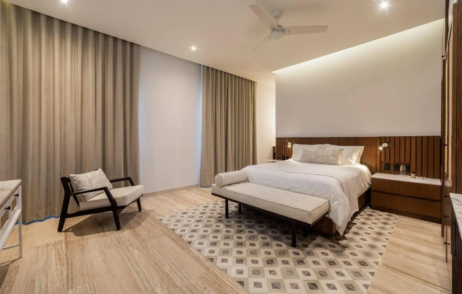 Bed in Casa Continental Hotel Boutique & Suites - Adults Only